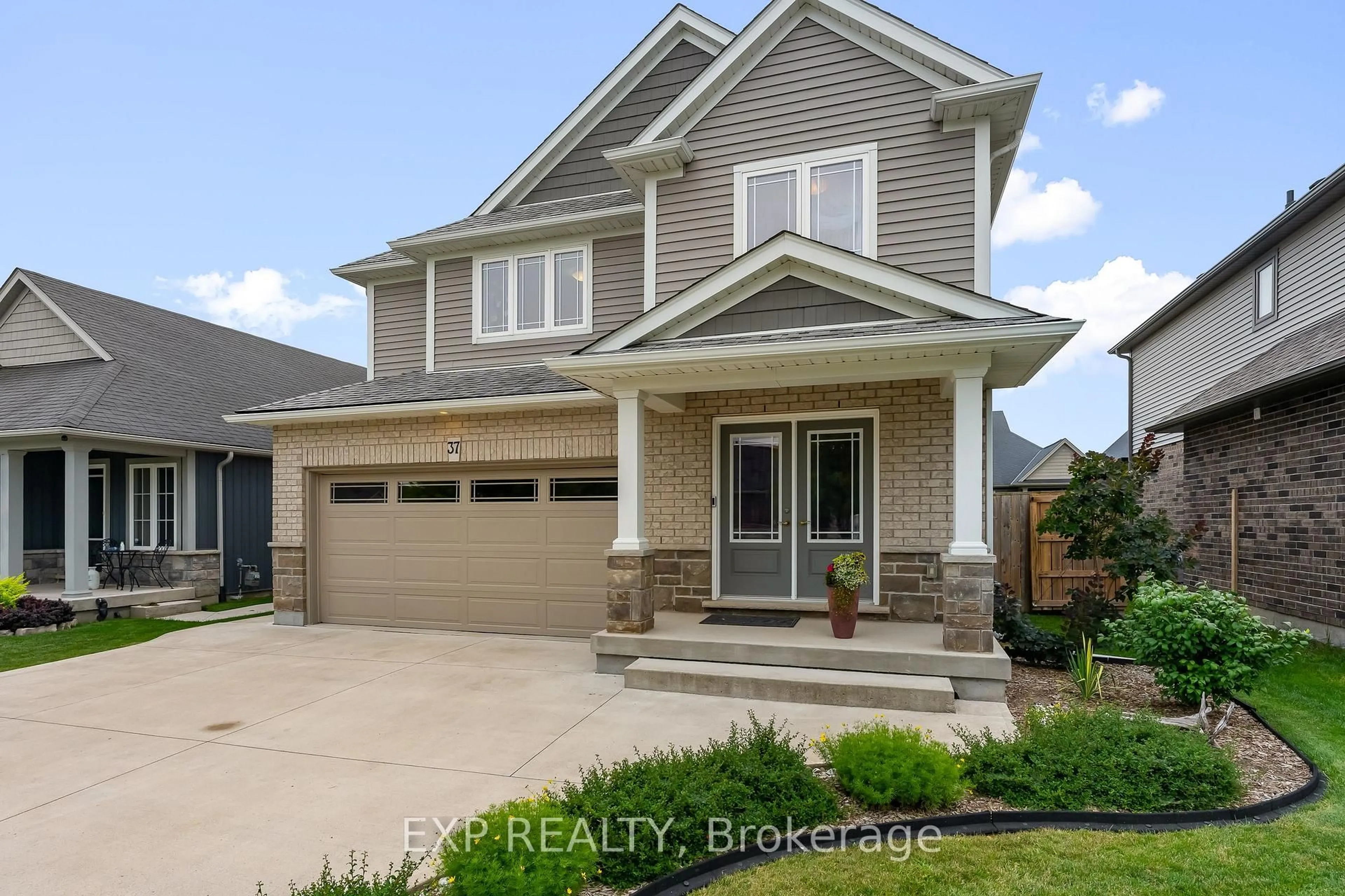 Home with brick exterior material, street for 37 Mcfarland St, Thorold Ontario L2V 0E5