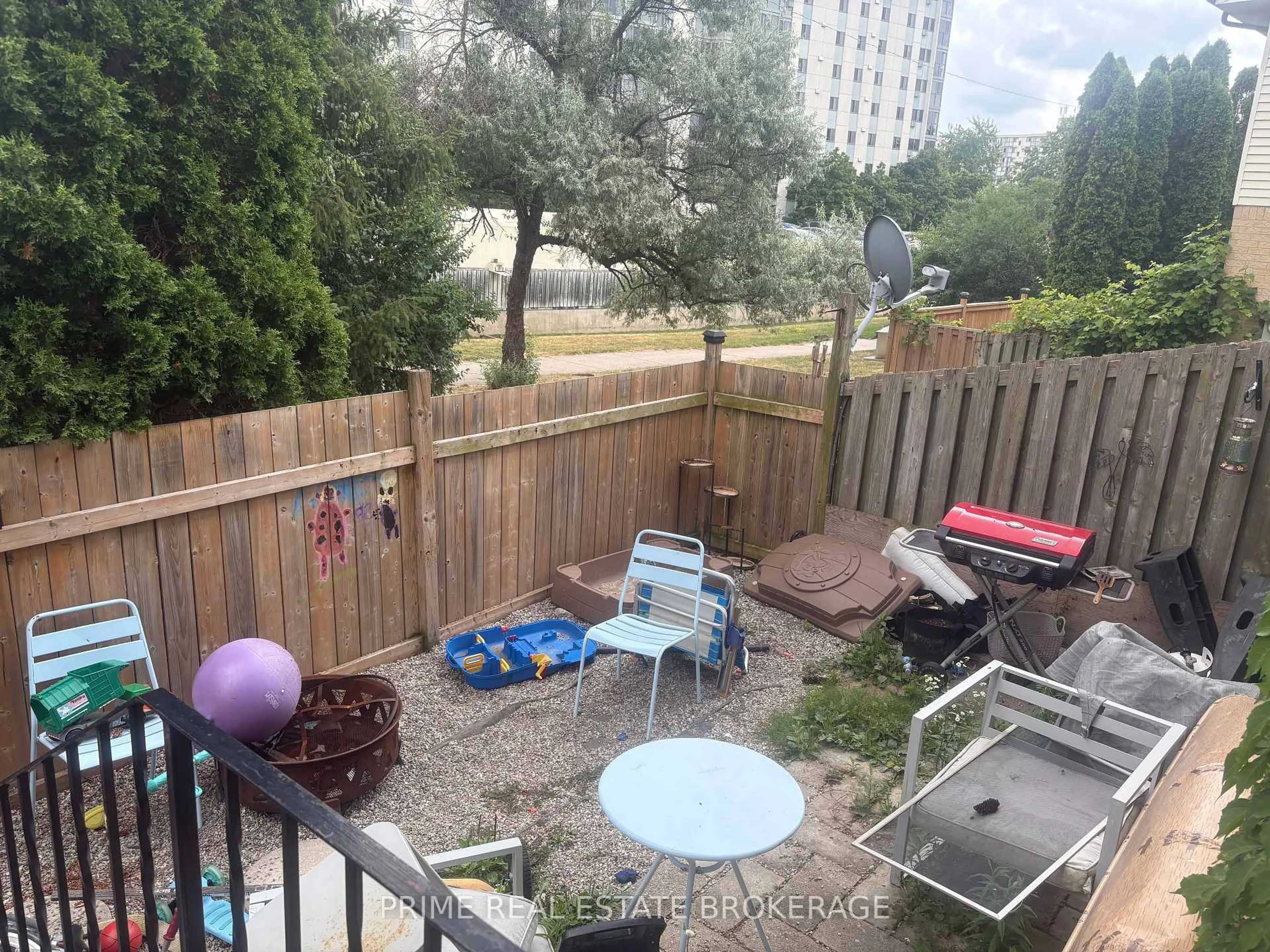Patio, unknown for 135 Belmont Dr #44, London South Ontario N6J 4J3