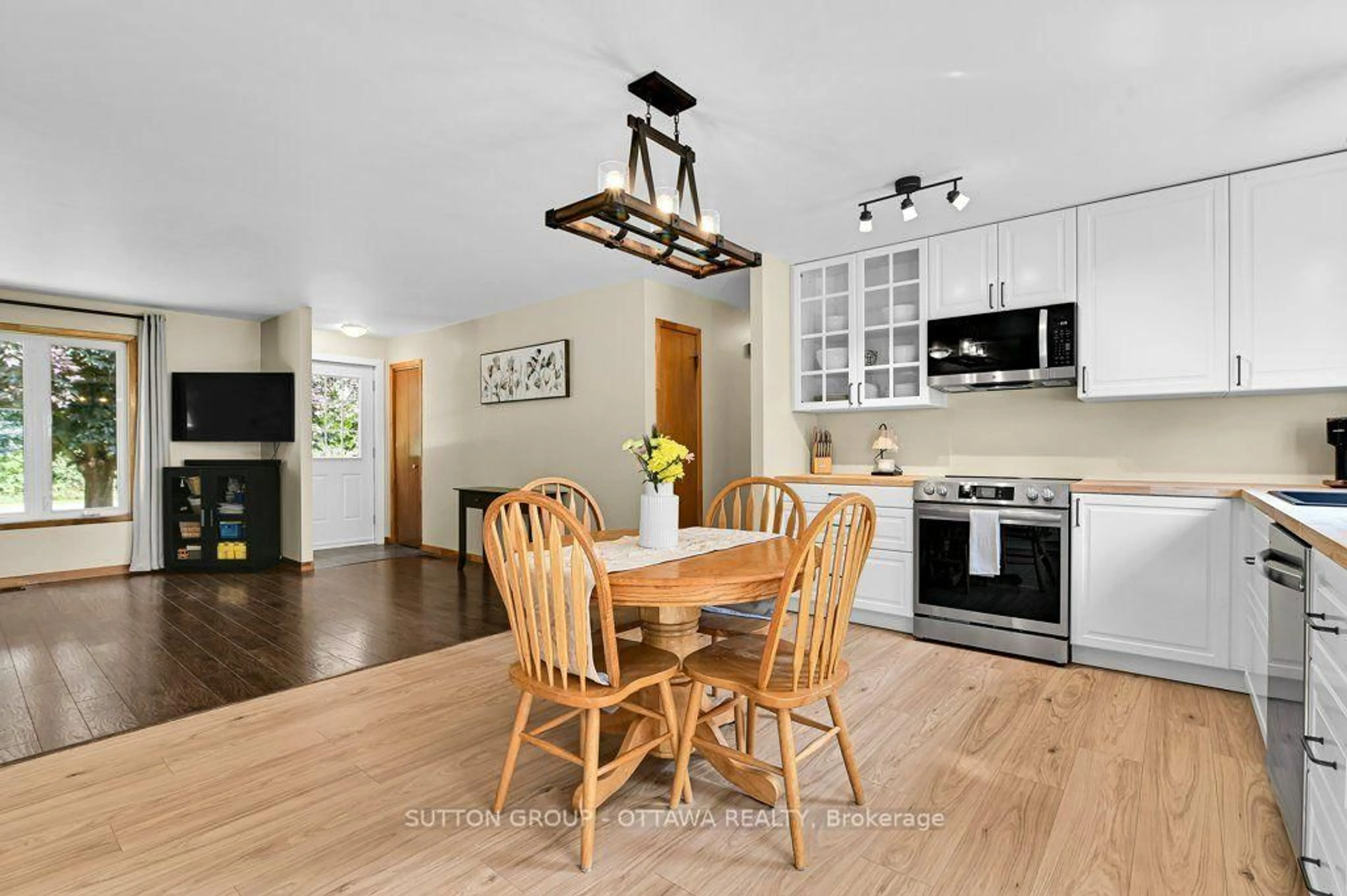 Open concept kitchen, unknown for 12720 Nation Valley Rd, North Dundas Ontario K0C 1H0