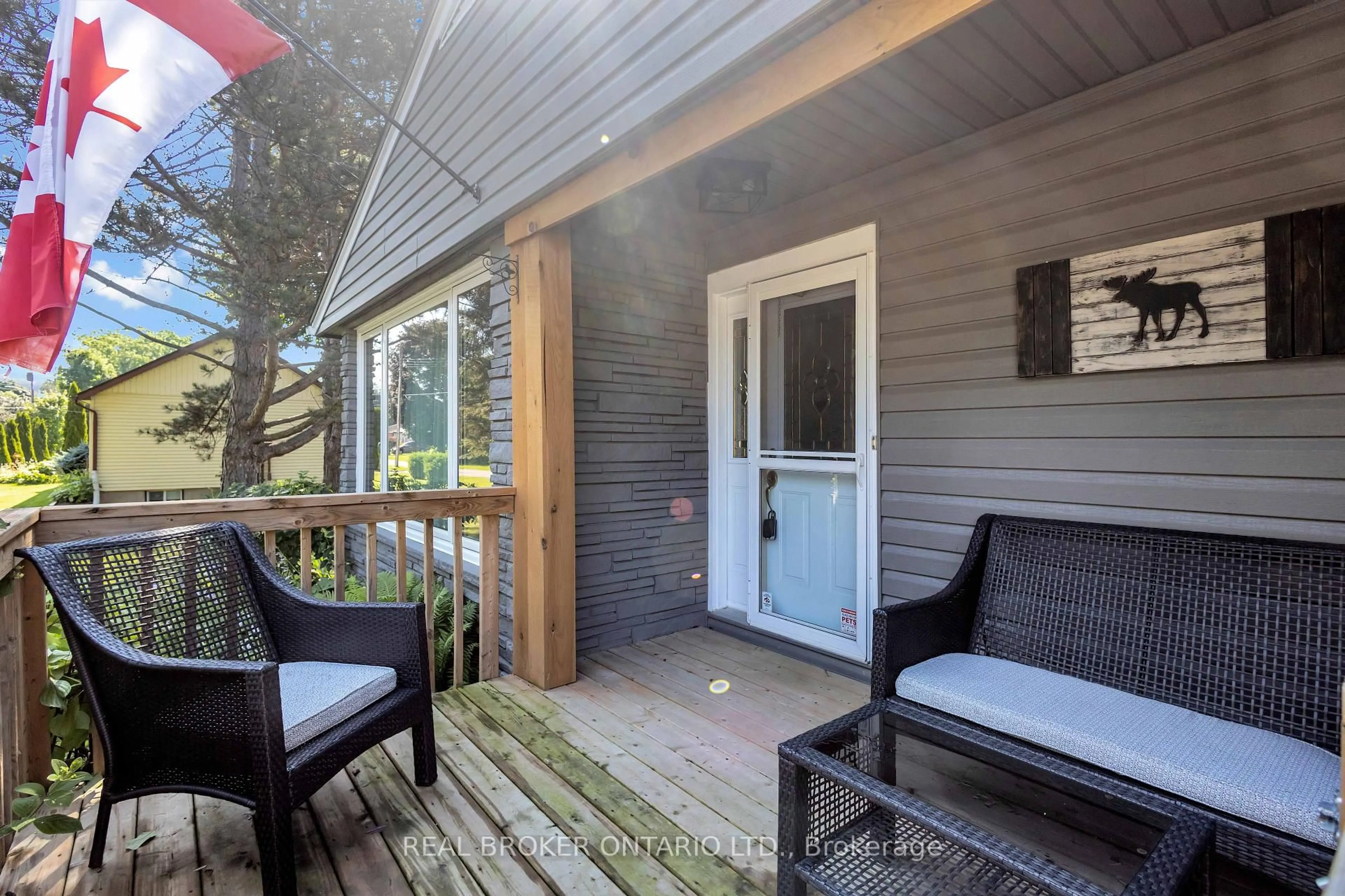 Patio, street for 46 Dufferin St, Brant Ontario N0E 1A0