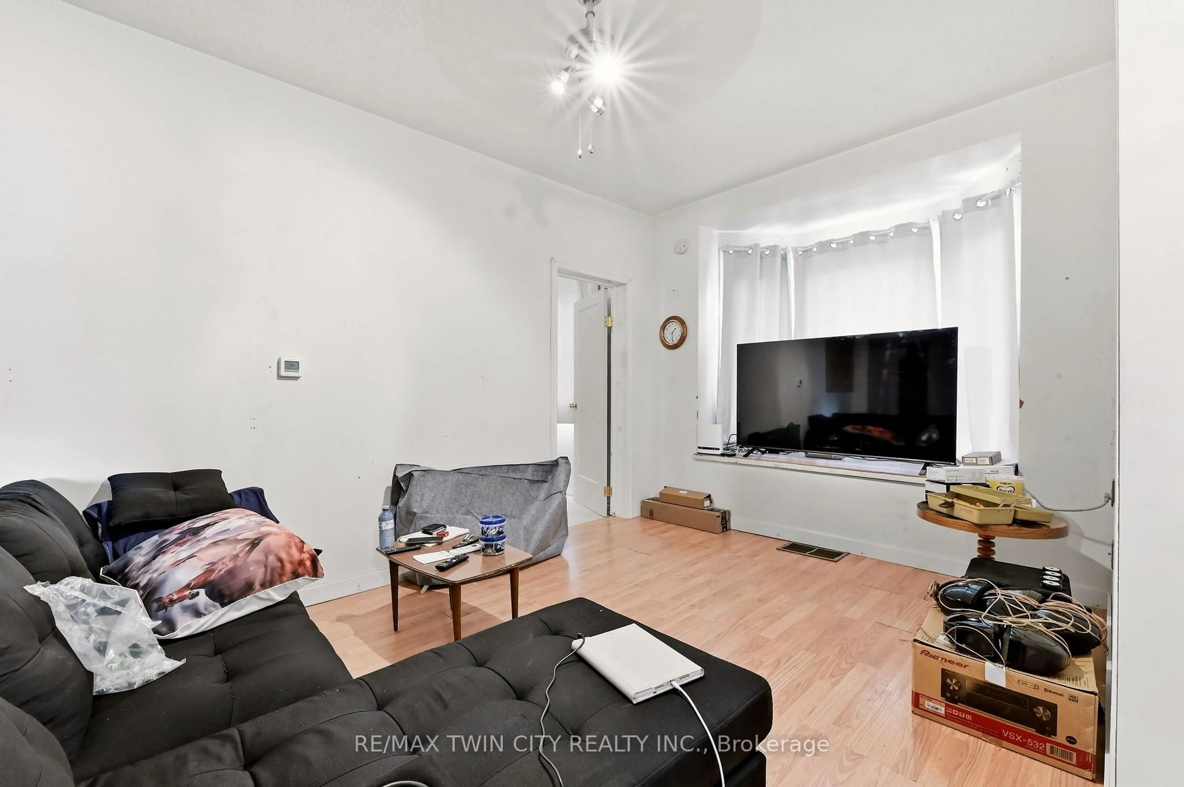 Living room with furniture, unknown for 13 Usher St, Brantford Ontario N3R 1B8