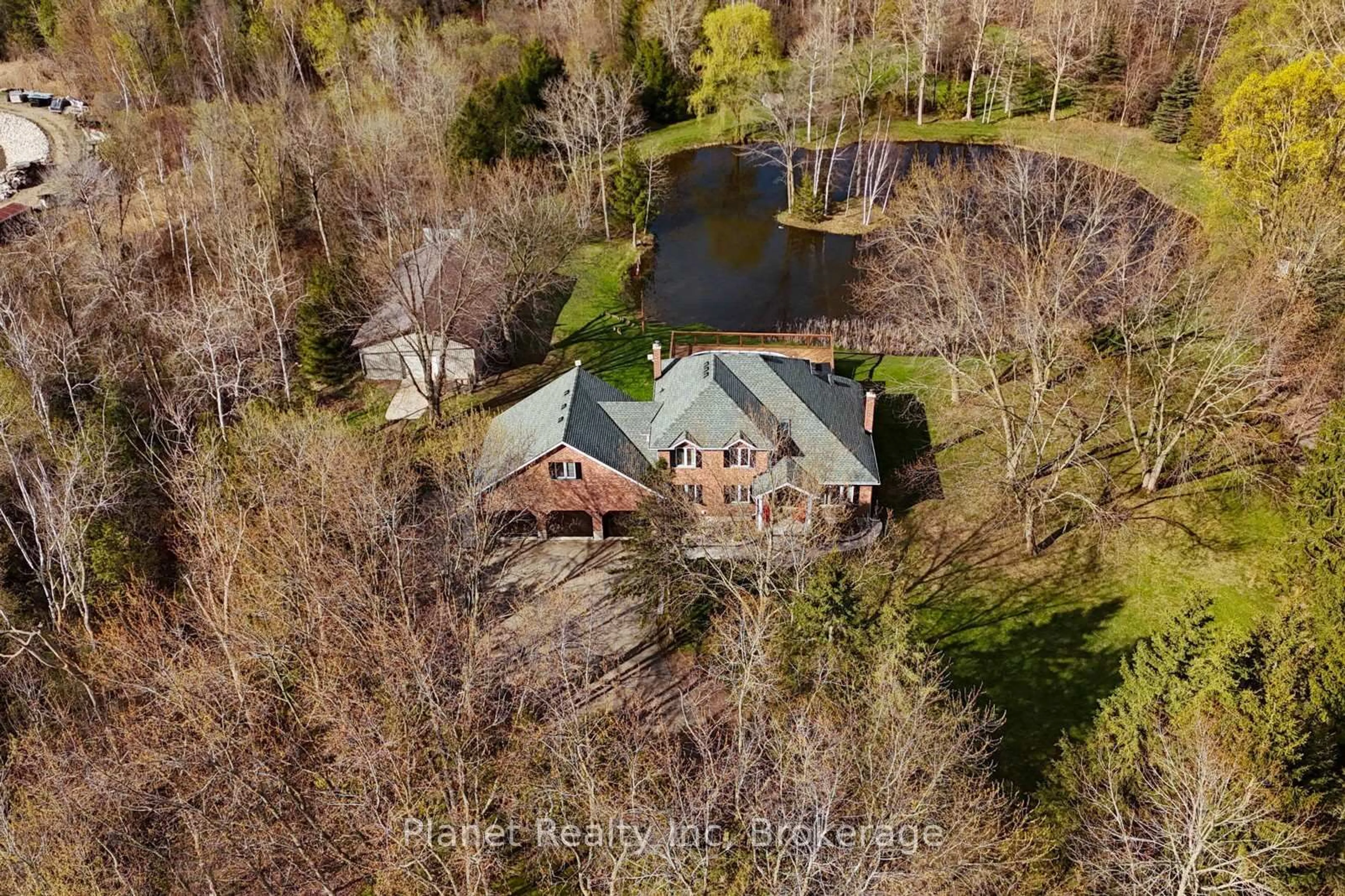 A pic from outside/outdoor area/front of a property/back of a property/a pic from drone, unknown for 5664 Sixth Line, Guelph/Eramosa Ontario N0B 2K0