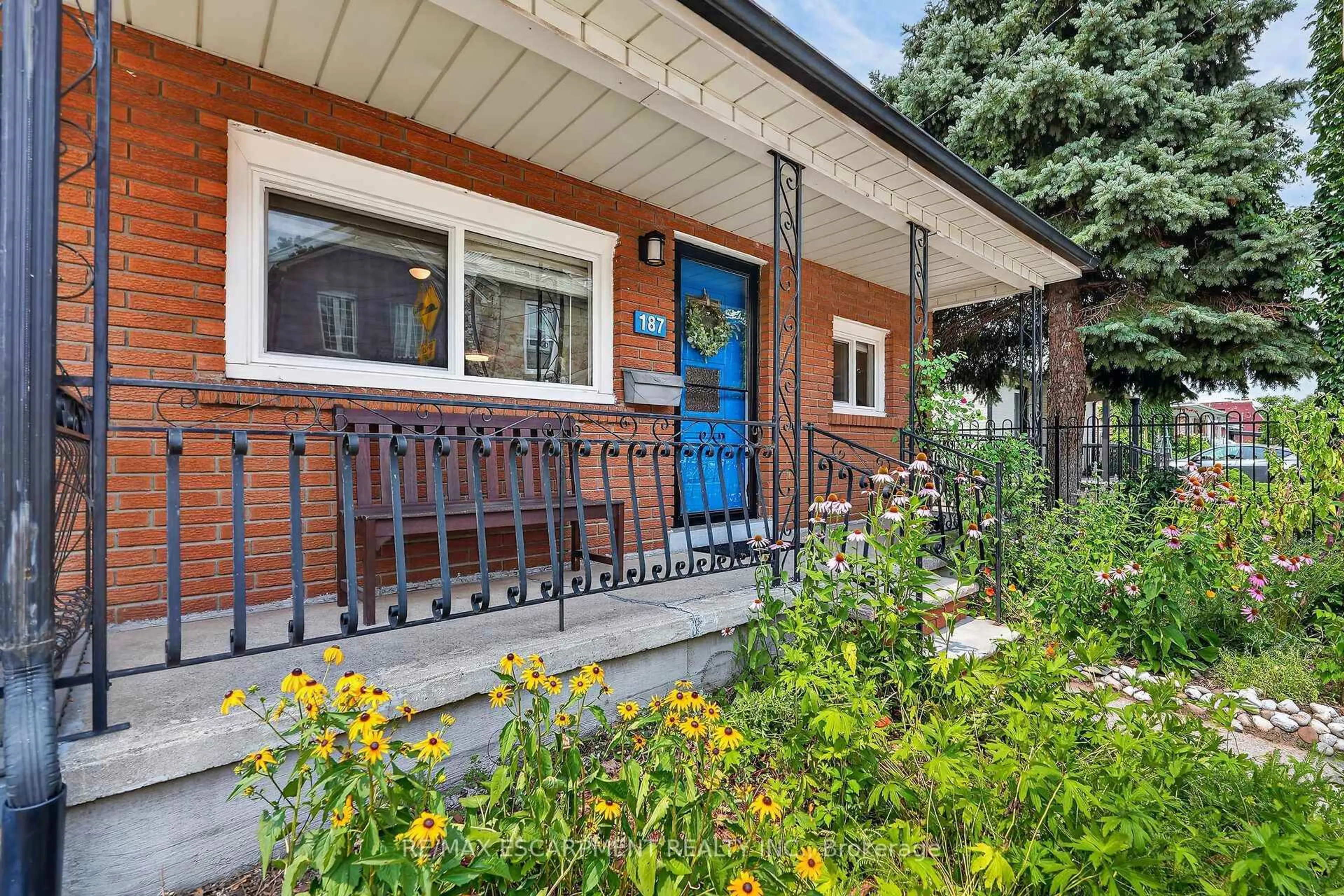 Patio, street for 187 Ray St, Hamilton Ontario L8R 2Y3