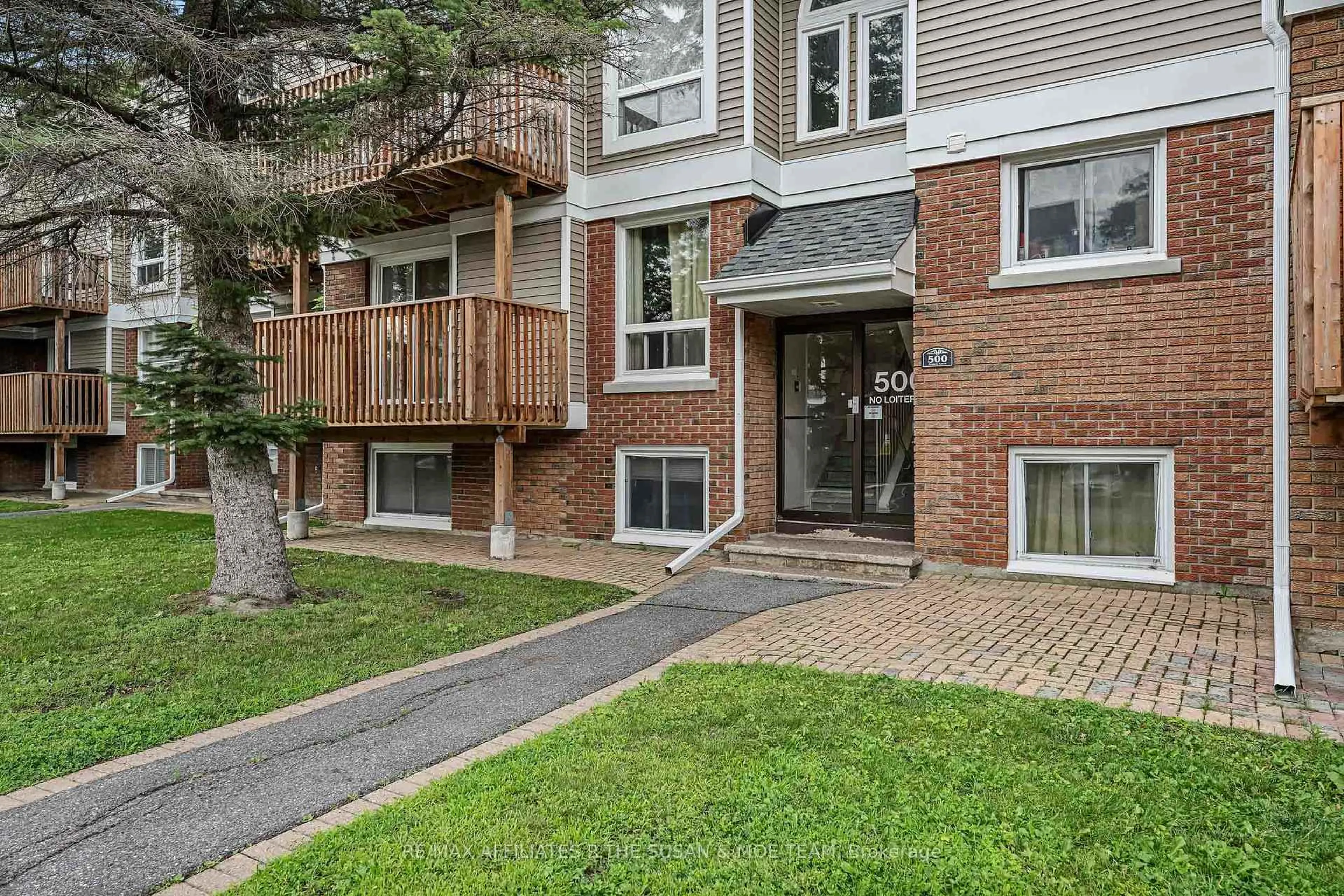 Patio, street for 500 Fenerty Crt #6, Ottawa Ontario K2L 3B1