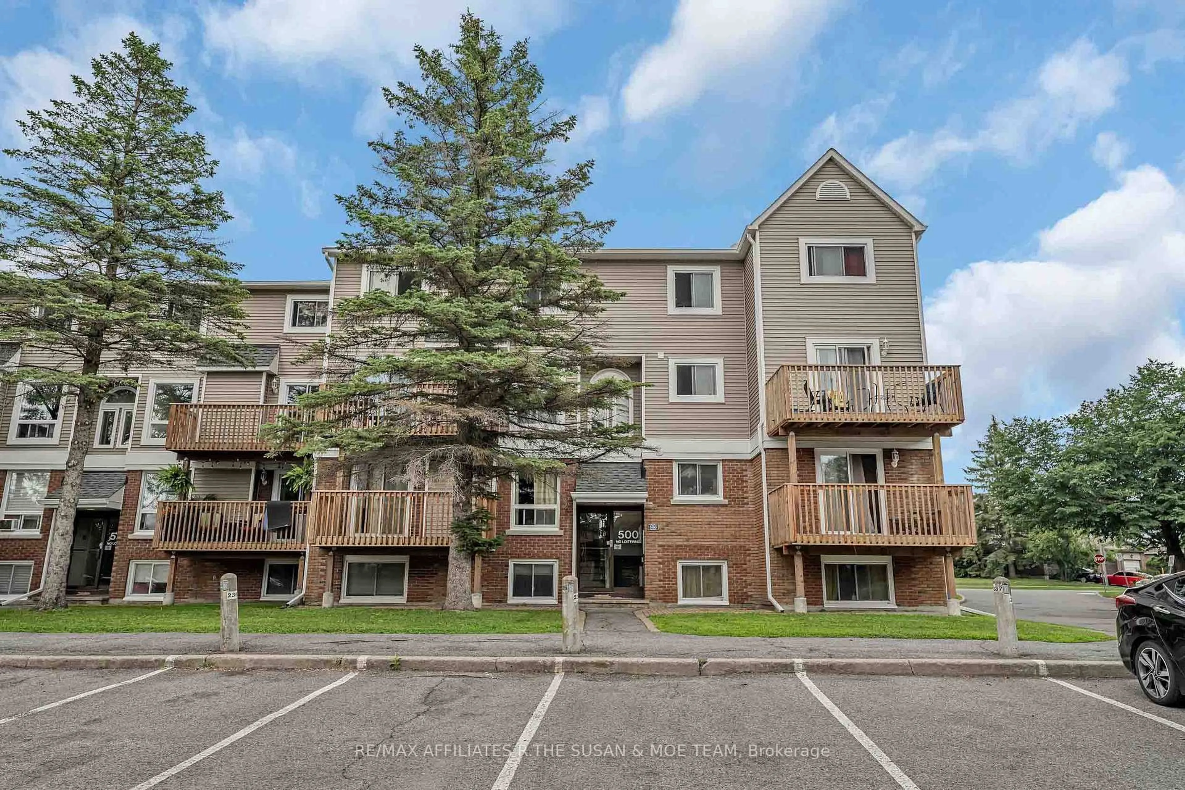 Patio, mountain view for 500 Fenerty Crt #6, Ottawa Ontario K2L 3B1