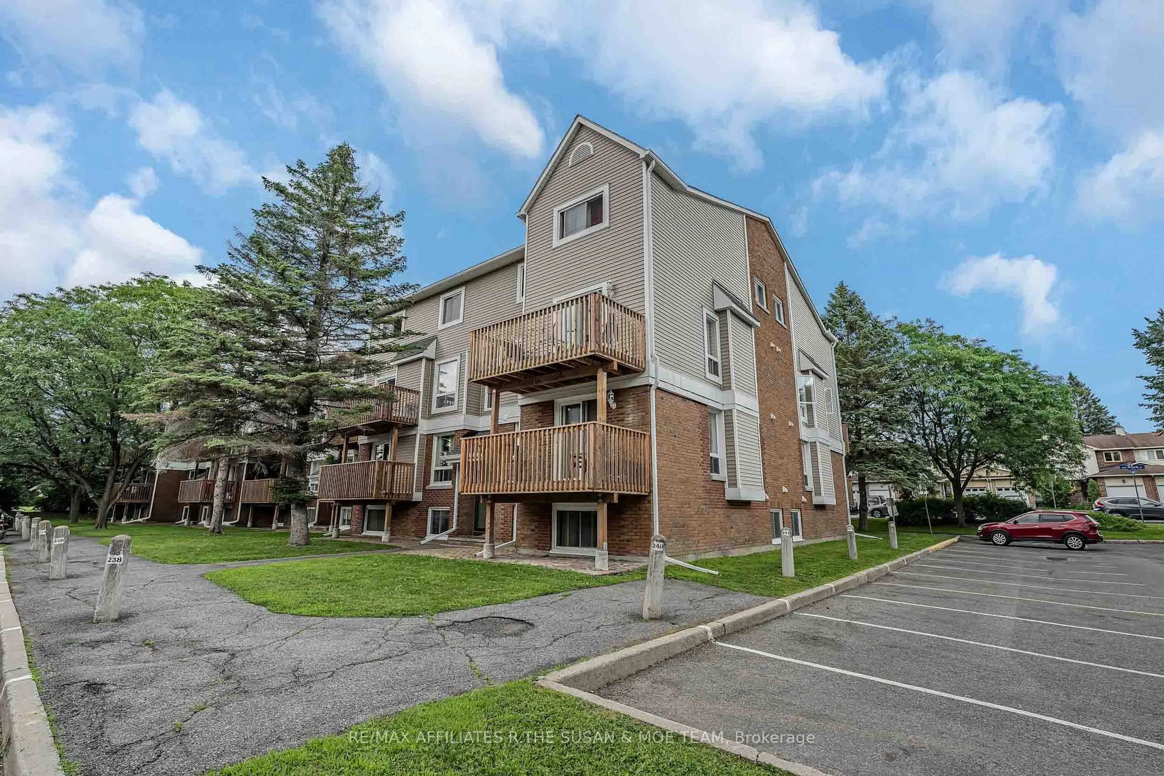 Patio, unknown for 500 Fenerty Crt #6, Ottawa Ontario K2L 3B1
