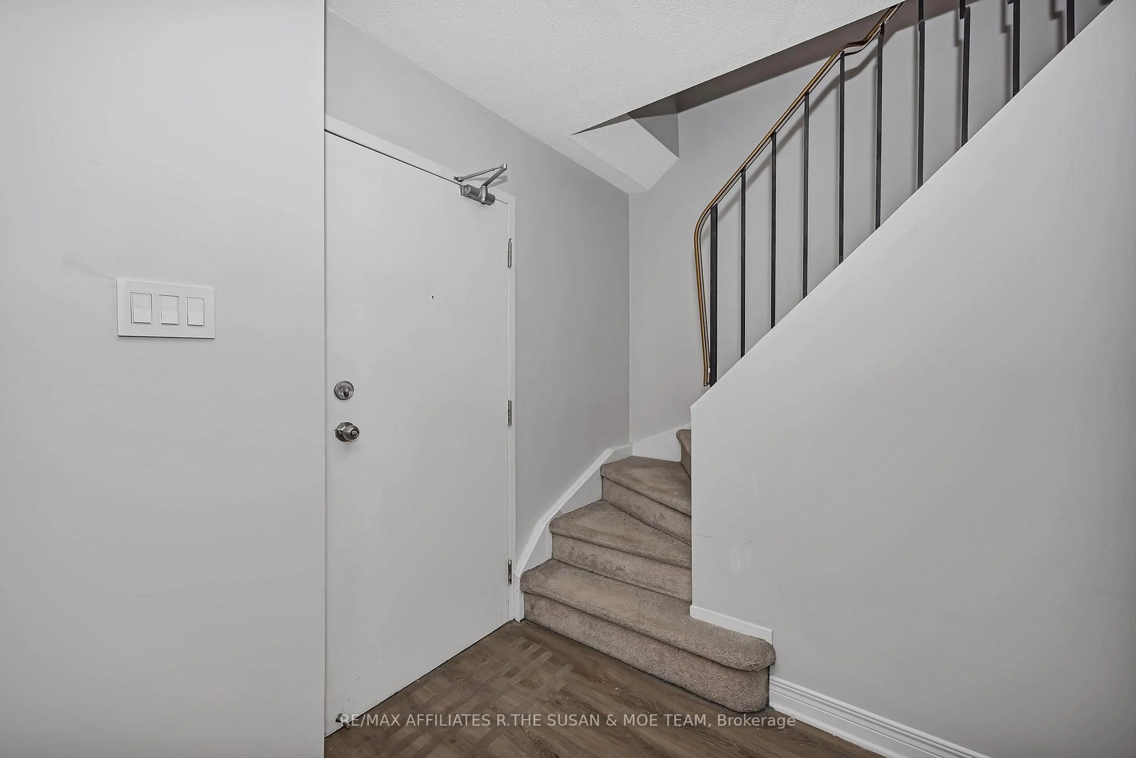 Unknown for 500 Fenerty Crt #6, Ottawa Ontario K2L 3B1