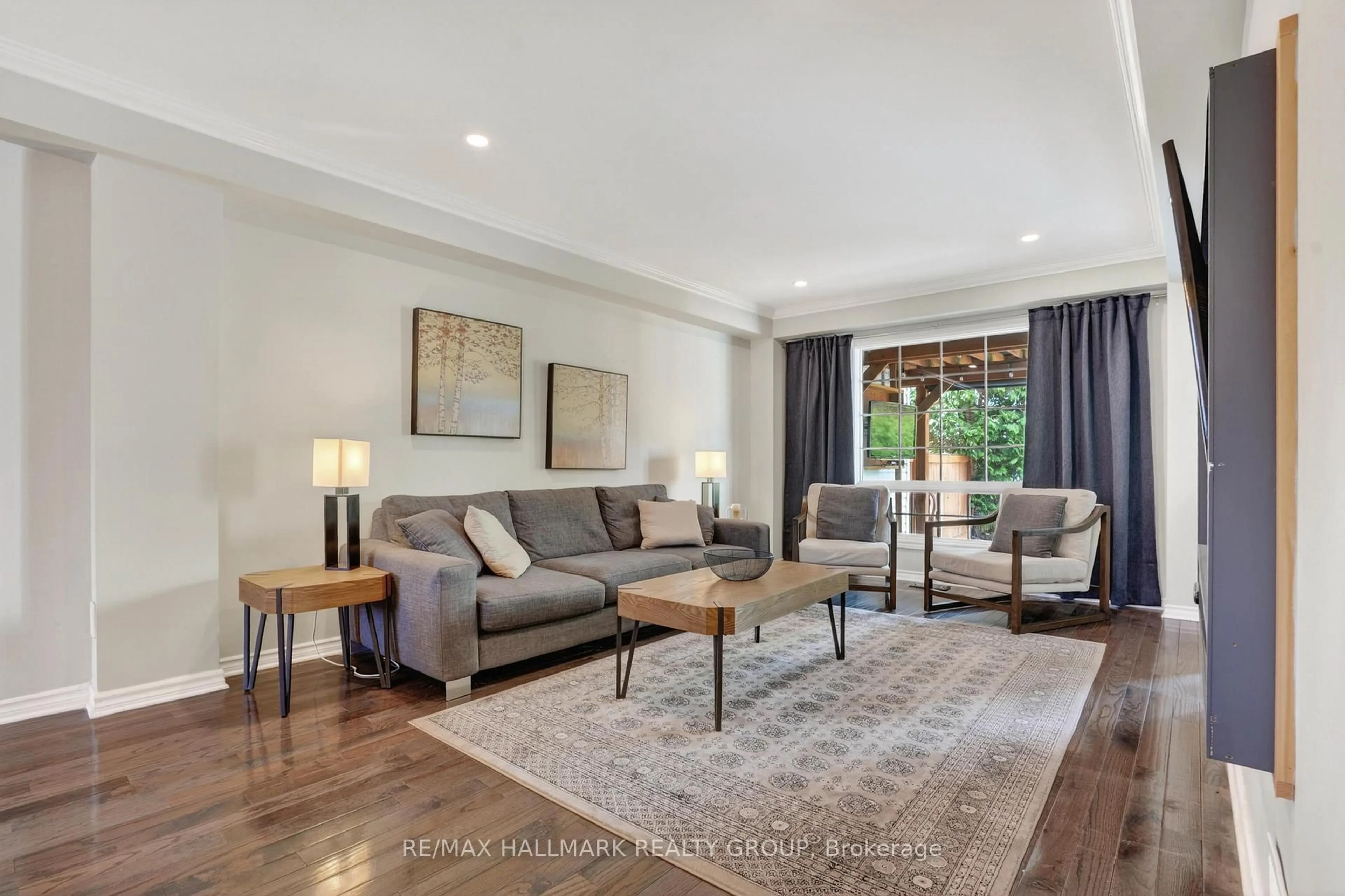 Living room with furniture, unknown for 3 Crossing Bridge Crt, Ottawa Ontario K2S 1S2