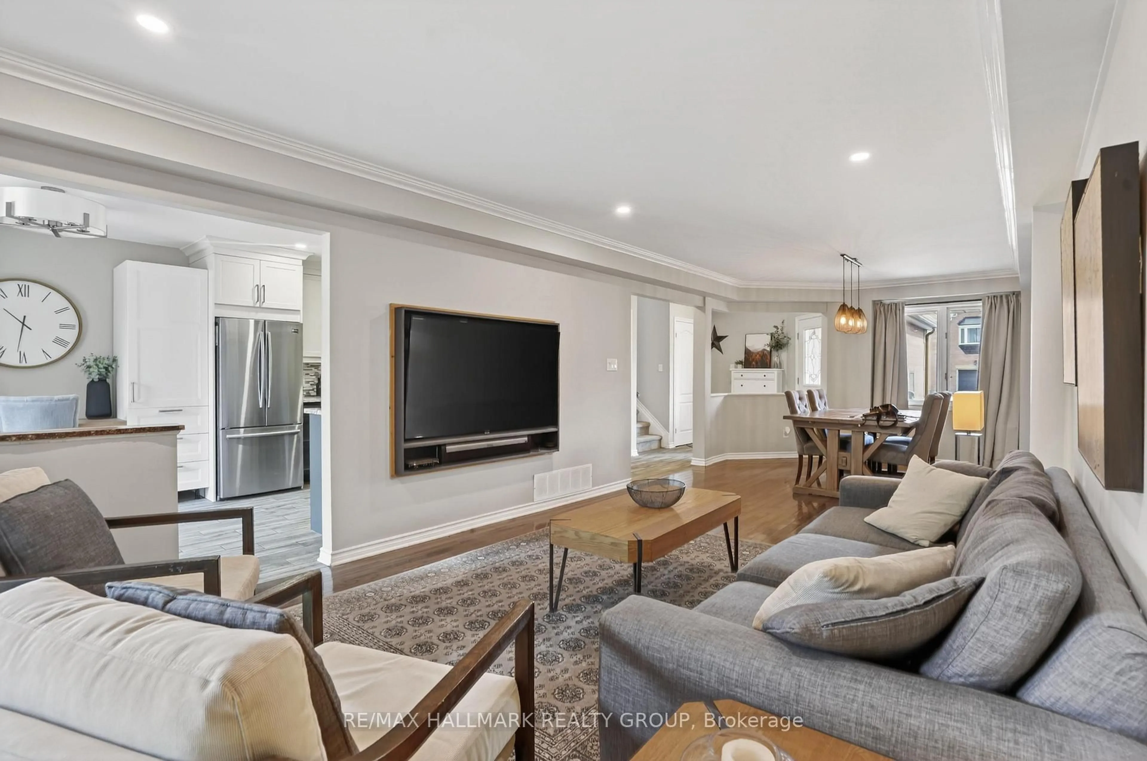 Living room with furniture, unknown for 3 Crossing Bridge Crt, Ottawa Ontario K2S 1S2