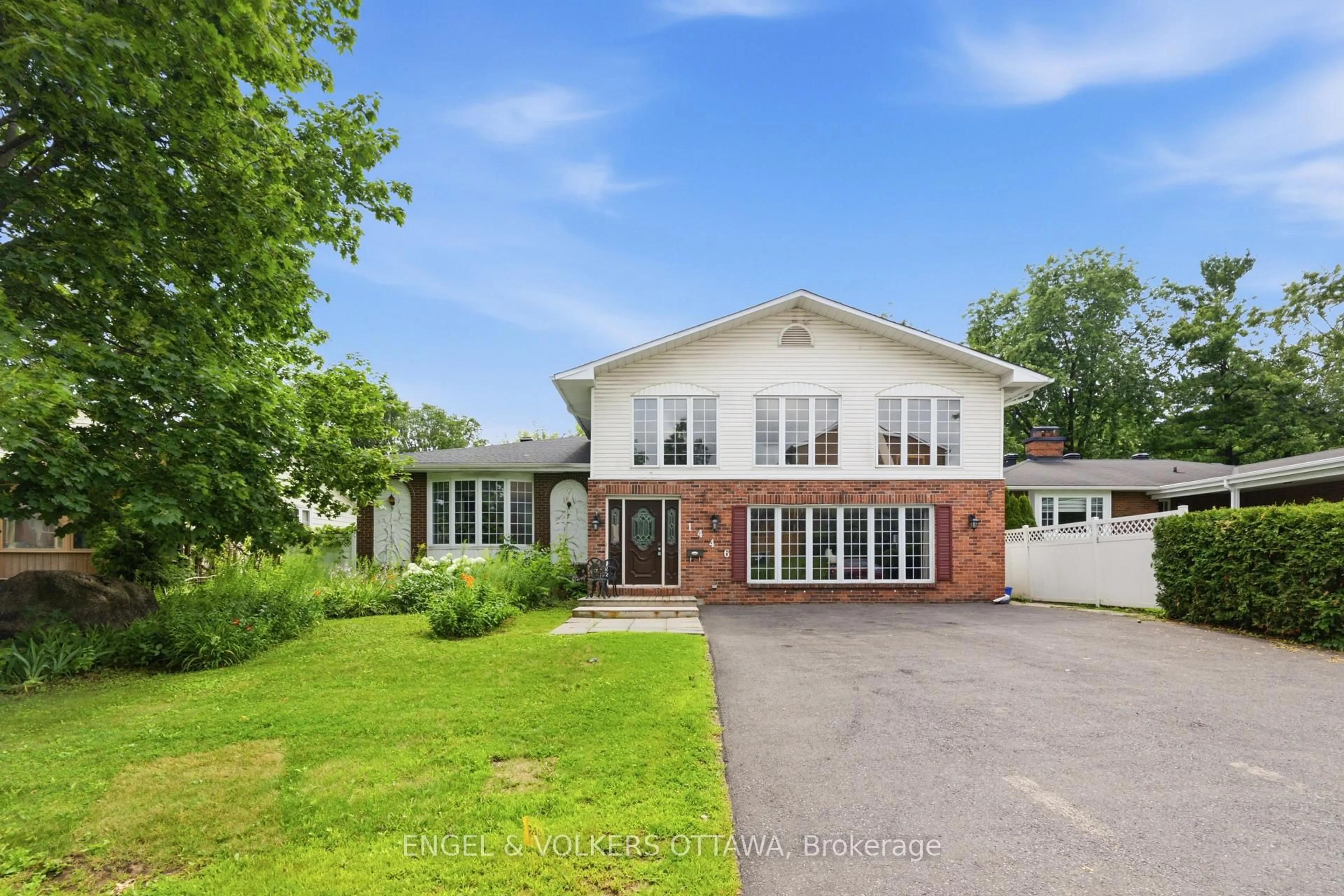 A pic from outside/outdoor area/front of a property/back of a property/a pic from drone, street for 1446 Ridgebrook Dr, Ottawa Ontario K1B 4H1