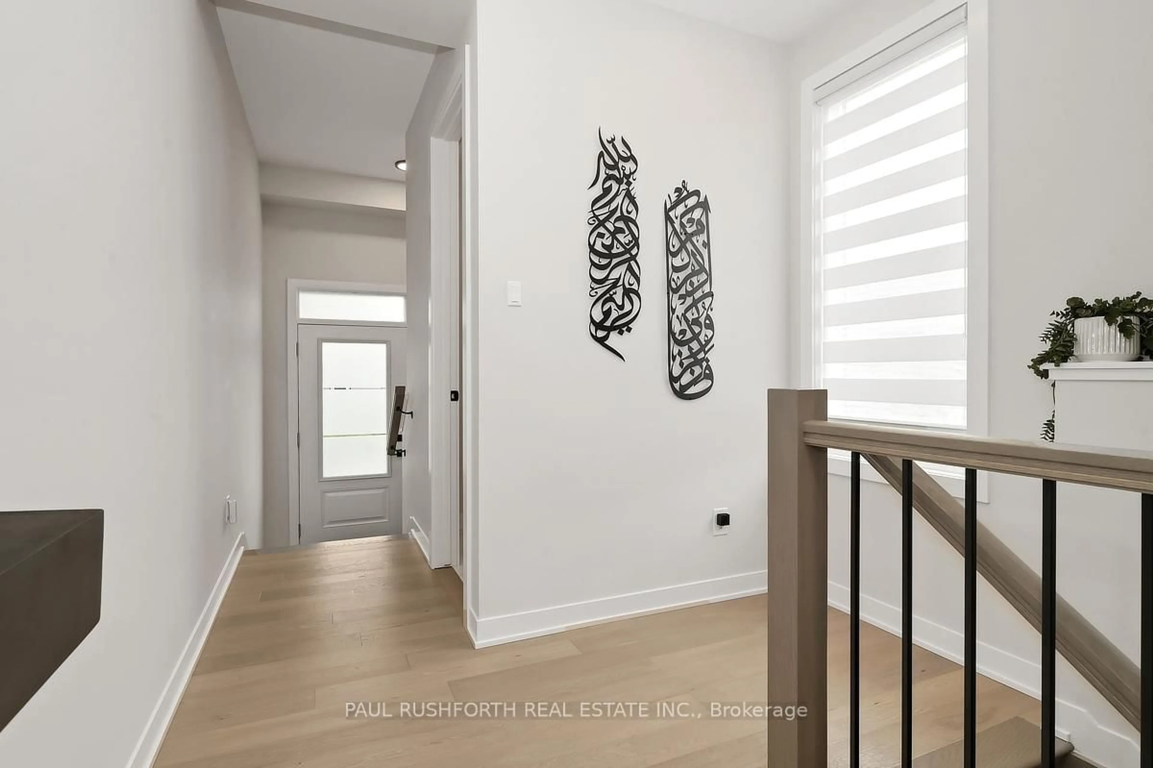 Indoor entryway for 11 Pumice Pl, Ottawa Ontario K2J 7H4