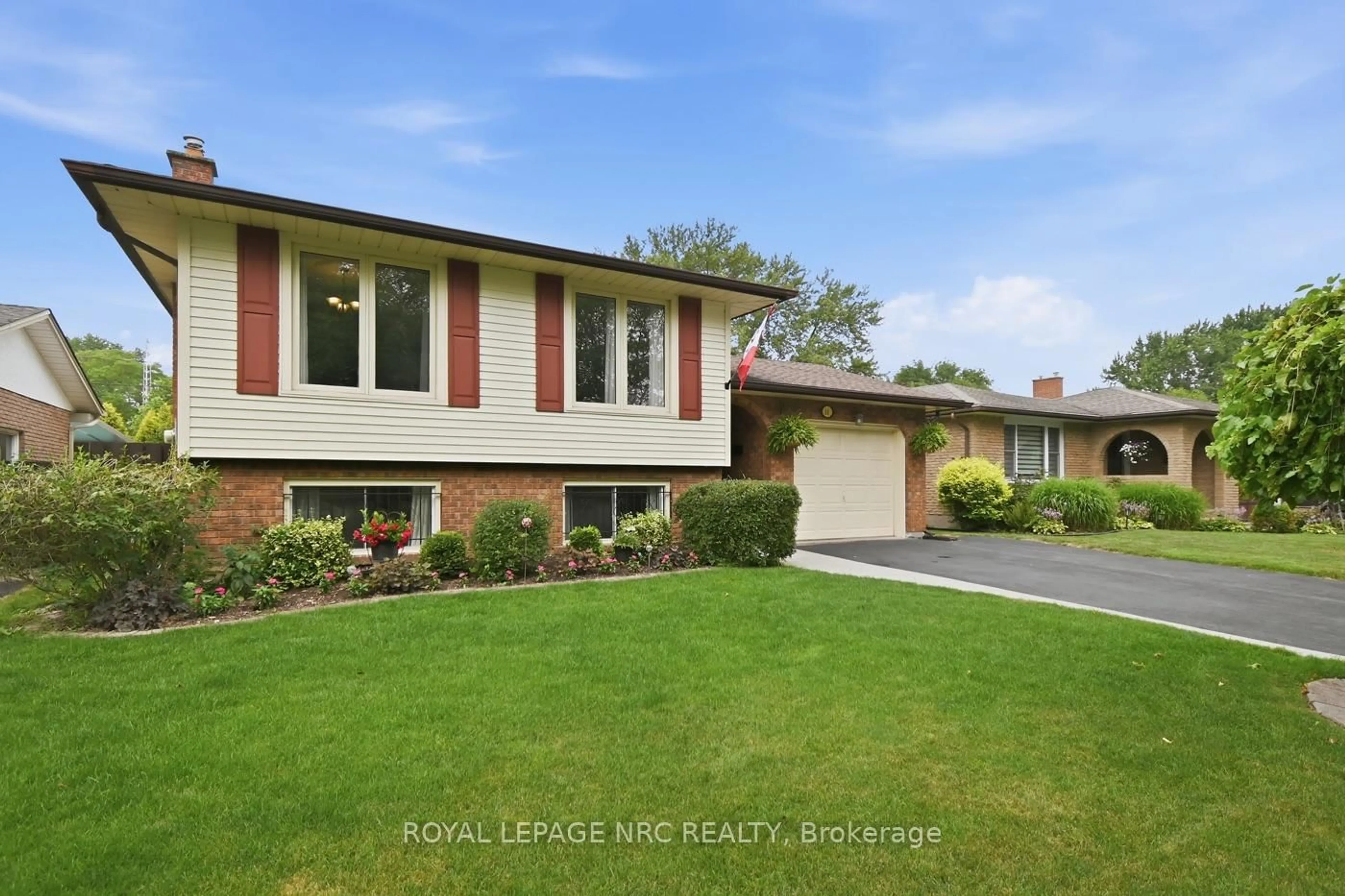 Home with brick exterior material, street for 11 Jennifer Crt, Welland Ontario L3C 6E9