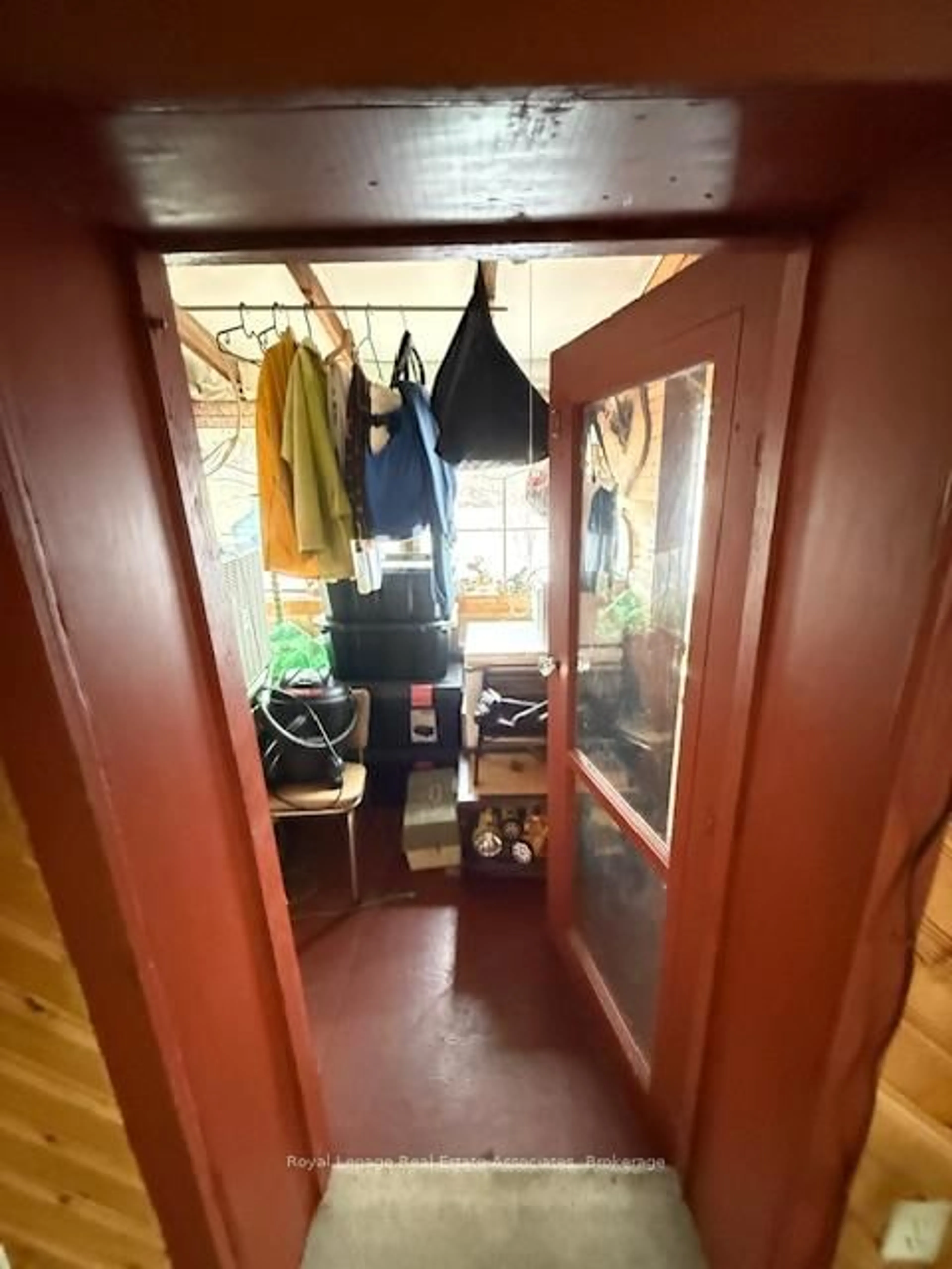 Indoor entryway for 36 ST OLA LAKE SHORE, Hastings Ontario K0L 1W0