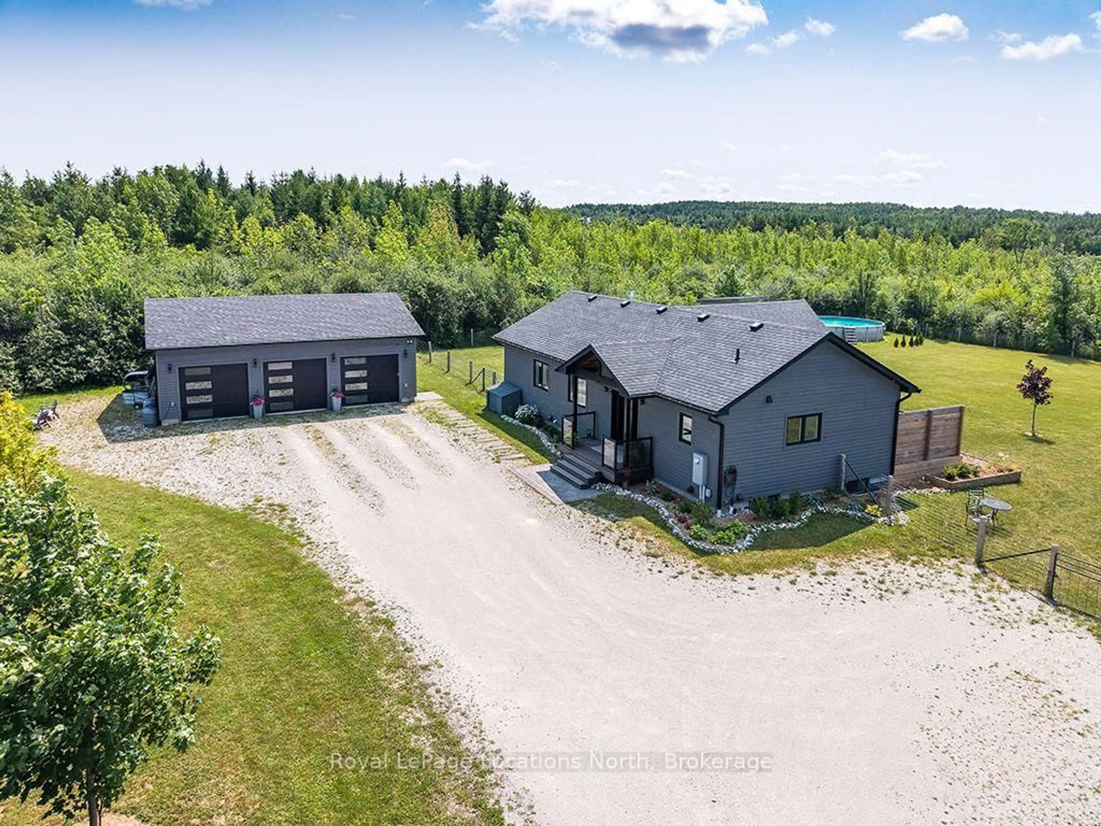 A pic from outside/outdoor area/front of a property/back of a property/a pic from drone, building for 217 St Vincent Cres, Meaford Ontario N4L 1W7