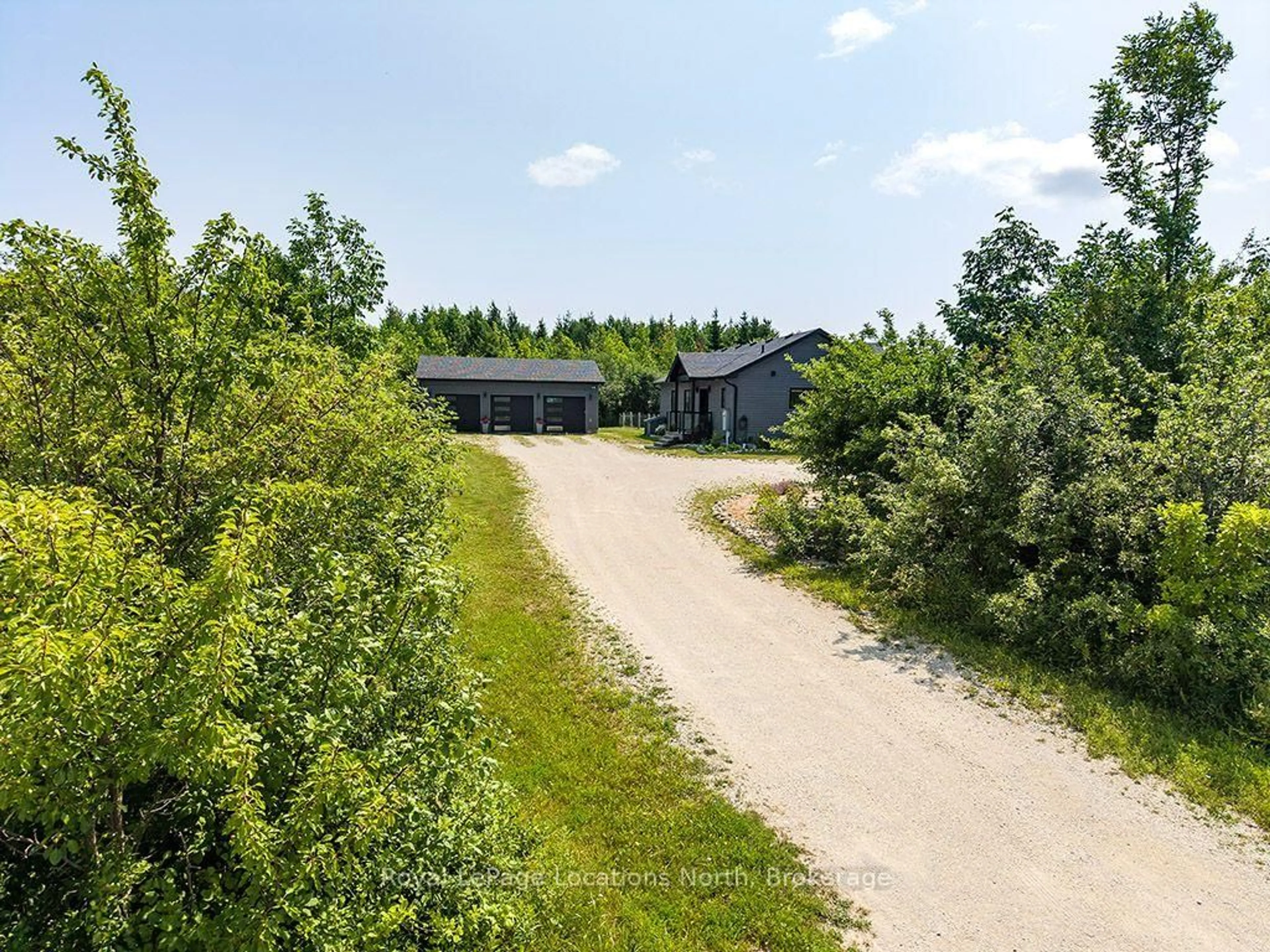 A pic from outside/outdoor area/front of a property/back of a property/a pic from drone, unknown for 217 St Vincent Cres, Meaford Ontario N4L 1W7