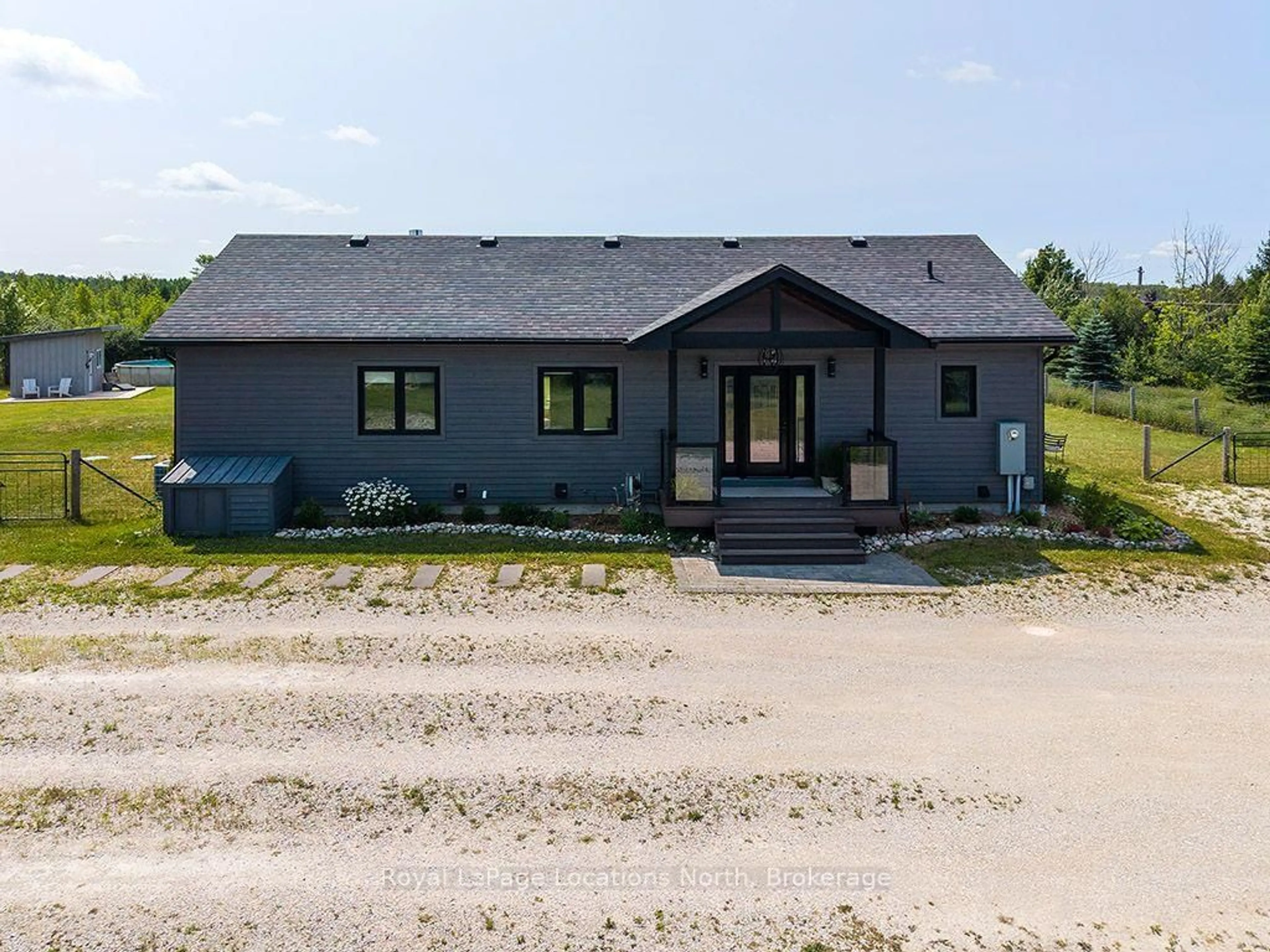 A pic from outside/outdoor area/front of a property/back of a property/a pic from drone, building for 217 St Vincent Cres, Meaford Ontario N4L 1W7
