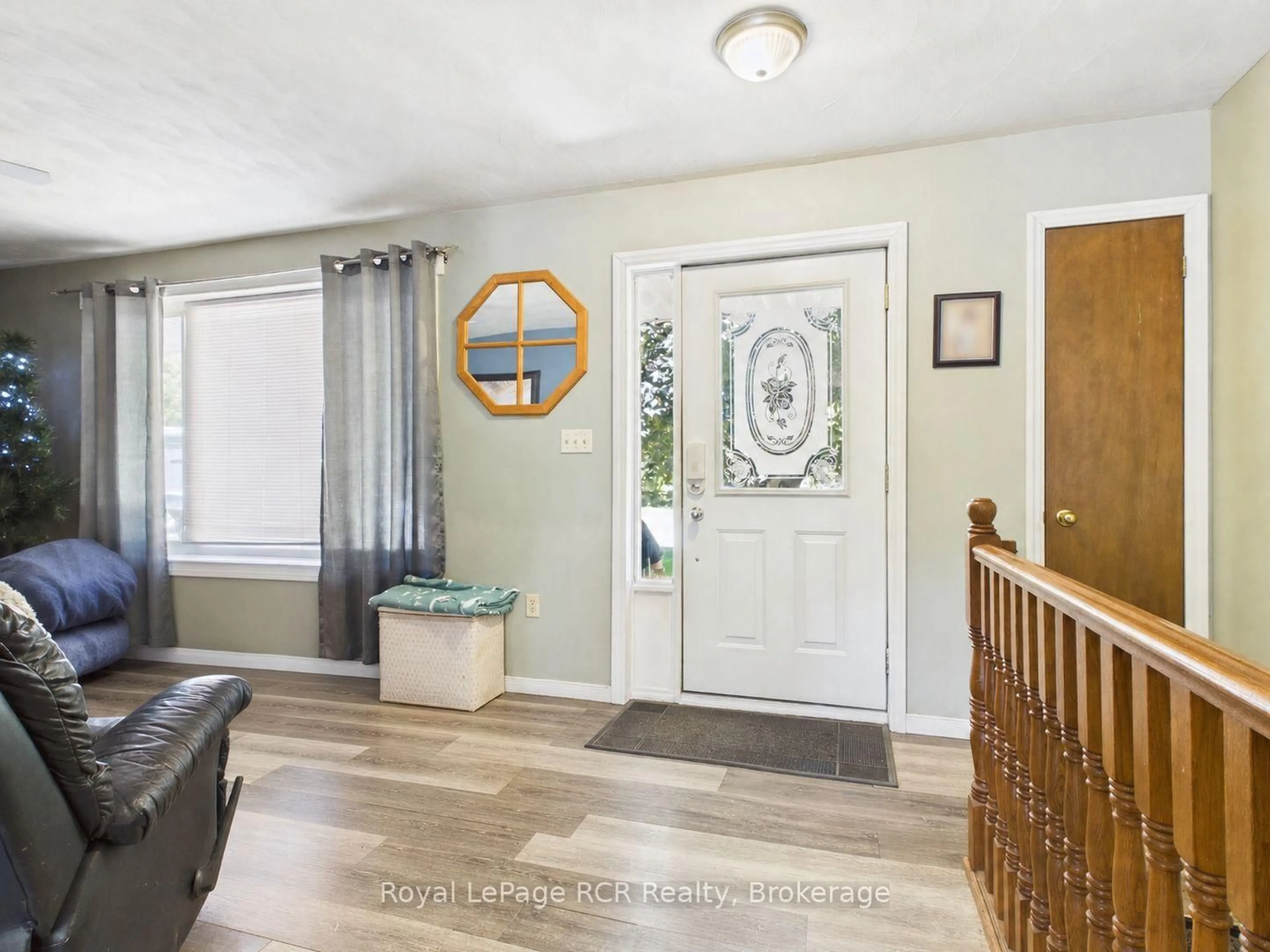 Indoor entryway for 96 James St, North Huron Ontario N0G 2W0