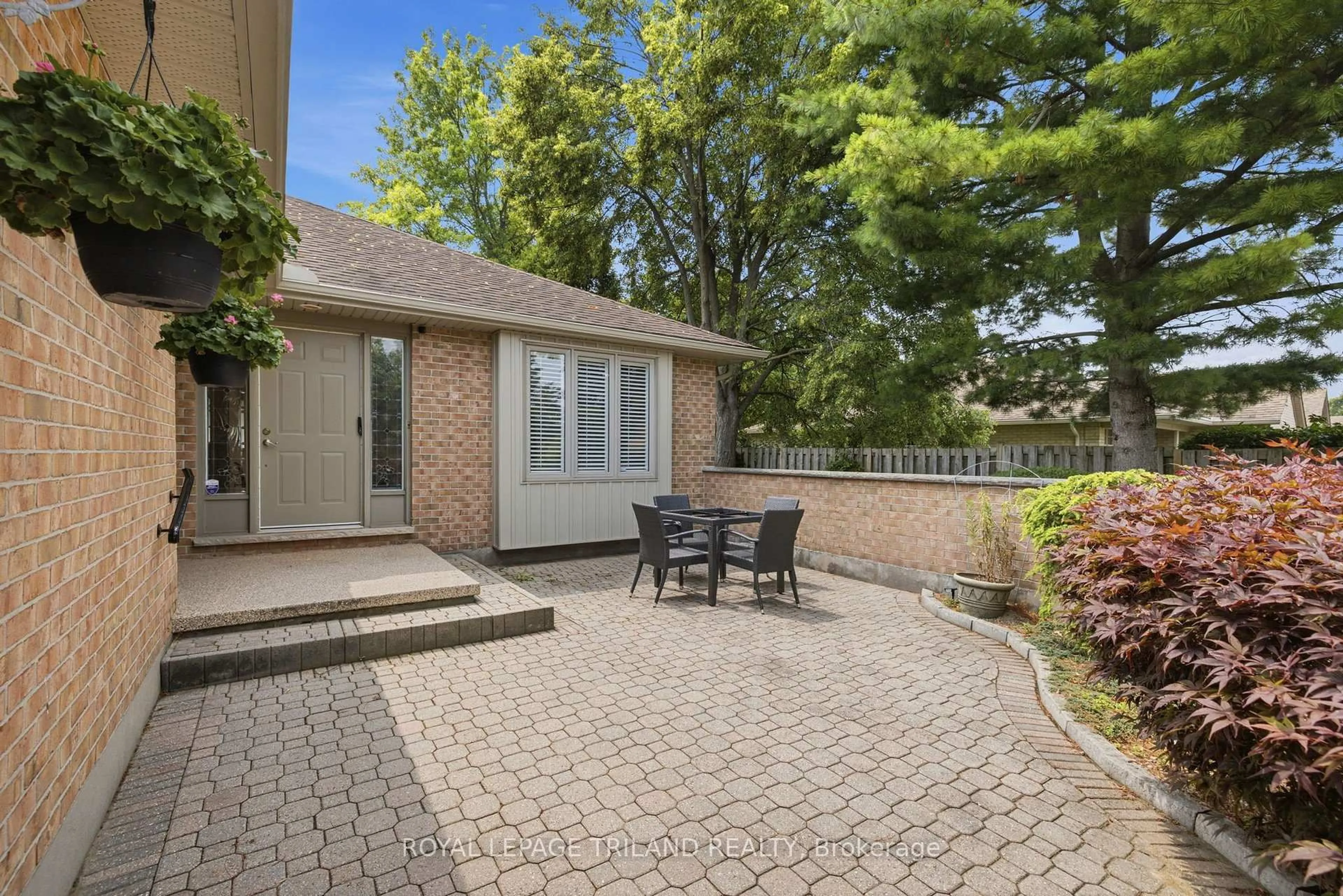 Patio, street for 5 Cadeau Terr #11, London South Ontario N6K 4H1