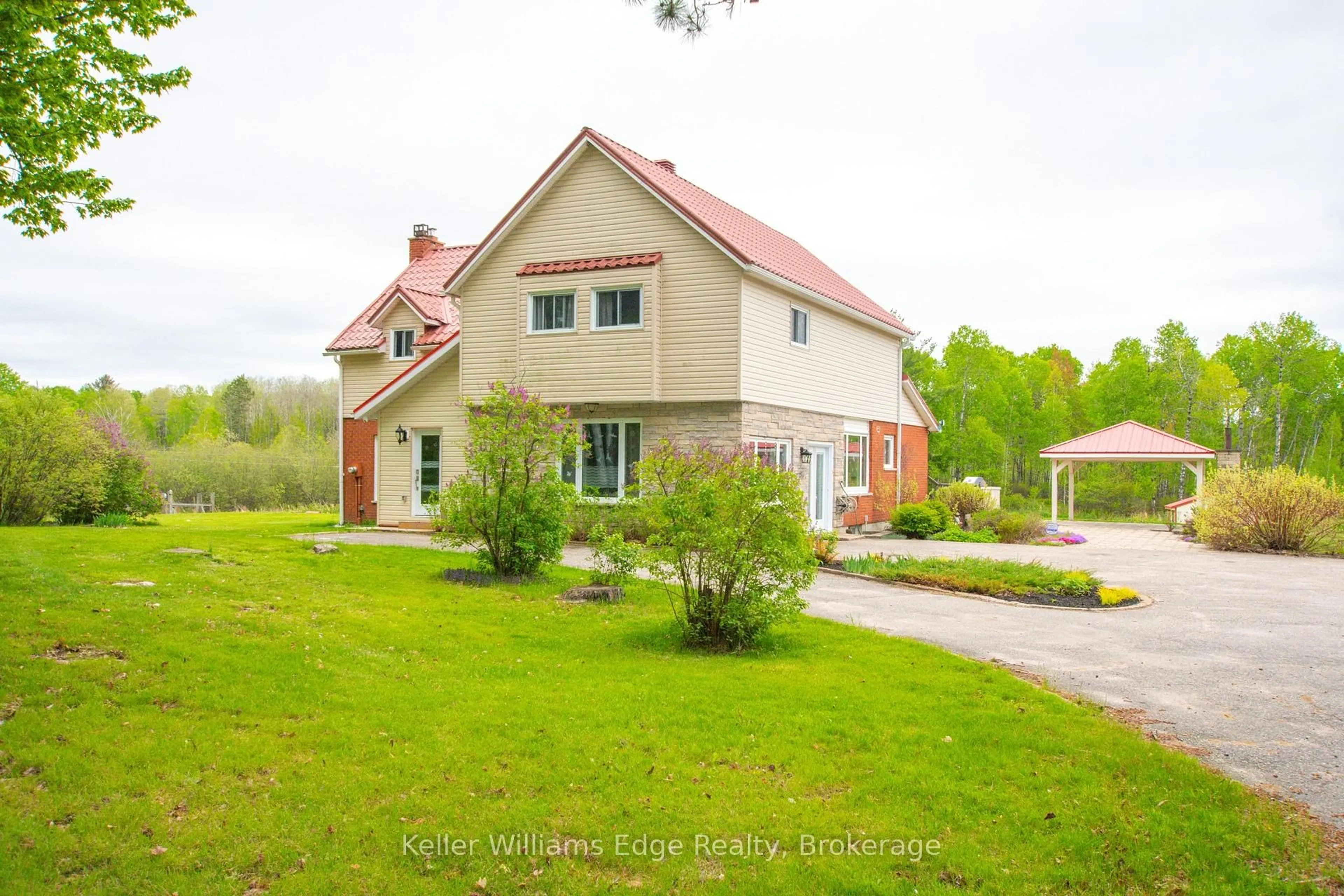A pic from outside/outdoor area/front of a property/back of a property/a pic from drone, street for 89 HILLS SIDING Rd, Callander Ontario P0H 1H0