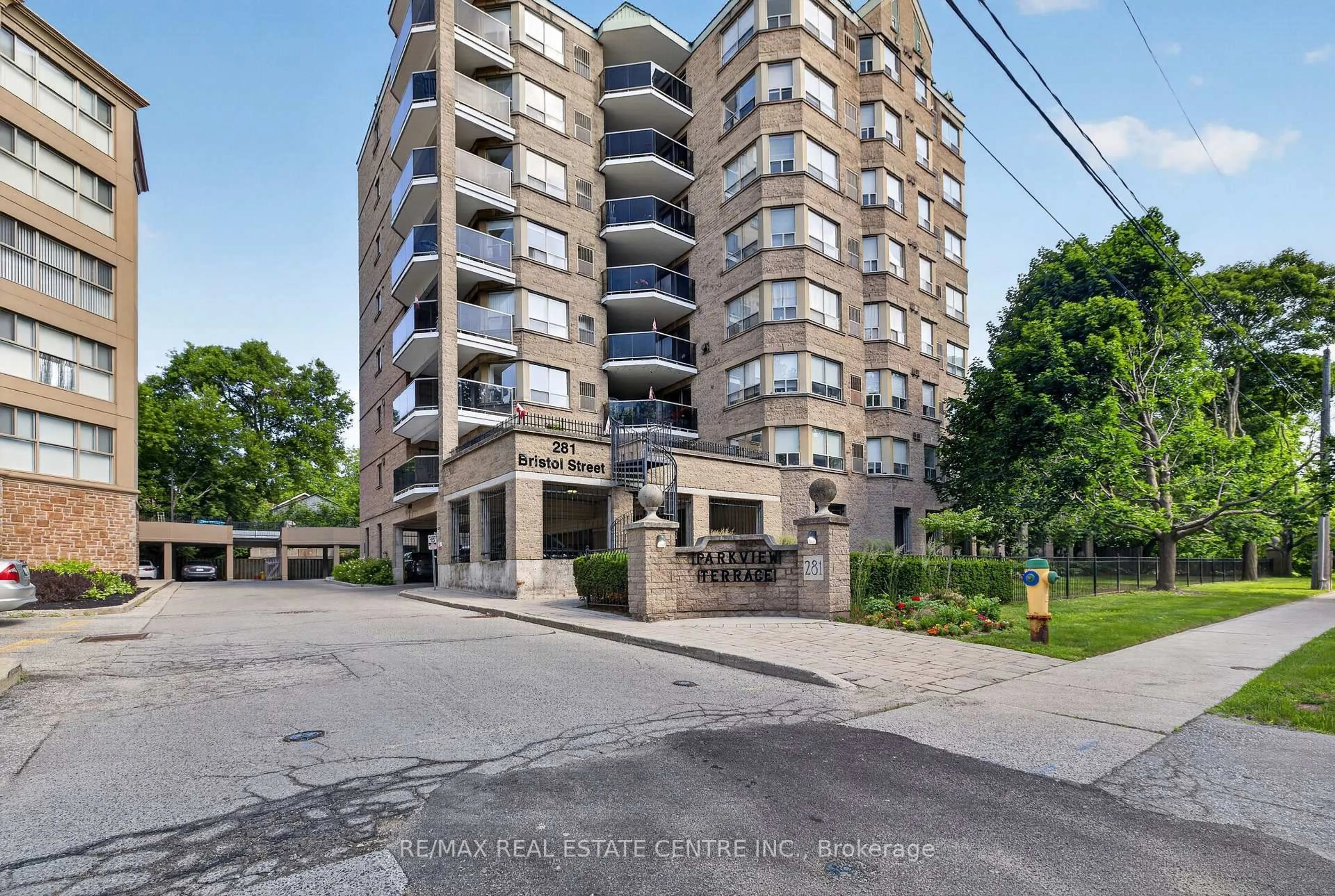 Indoor foyer for 281 Bristol St #602, Guelph Ontario N1H 8J3