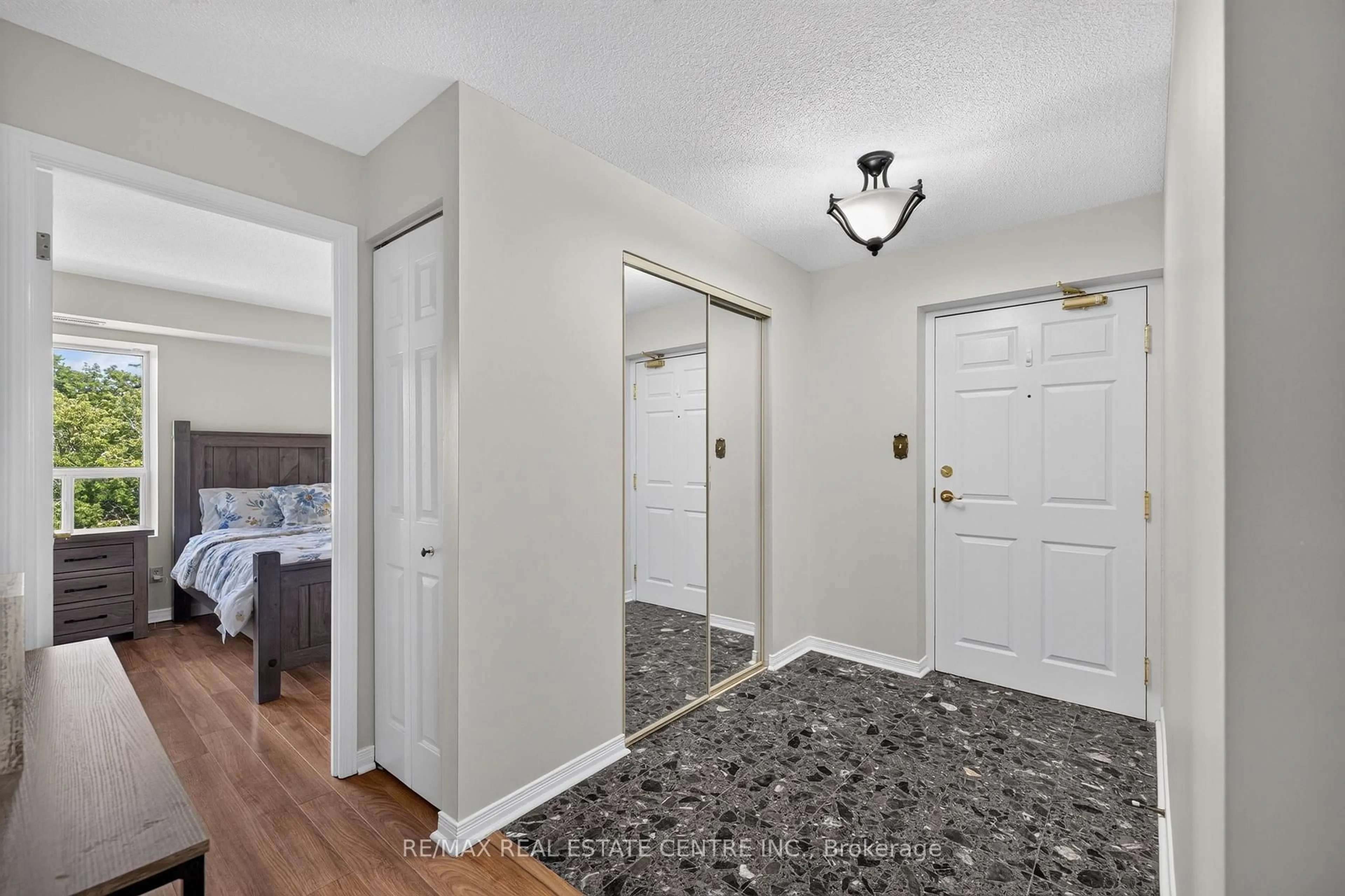Indoor entryway for 281 Bristol St #602, Guelph Ontario N1H 8J3