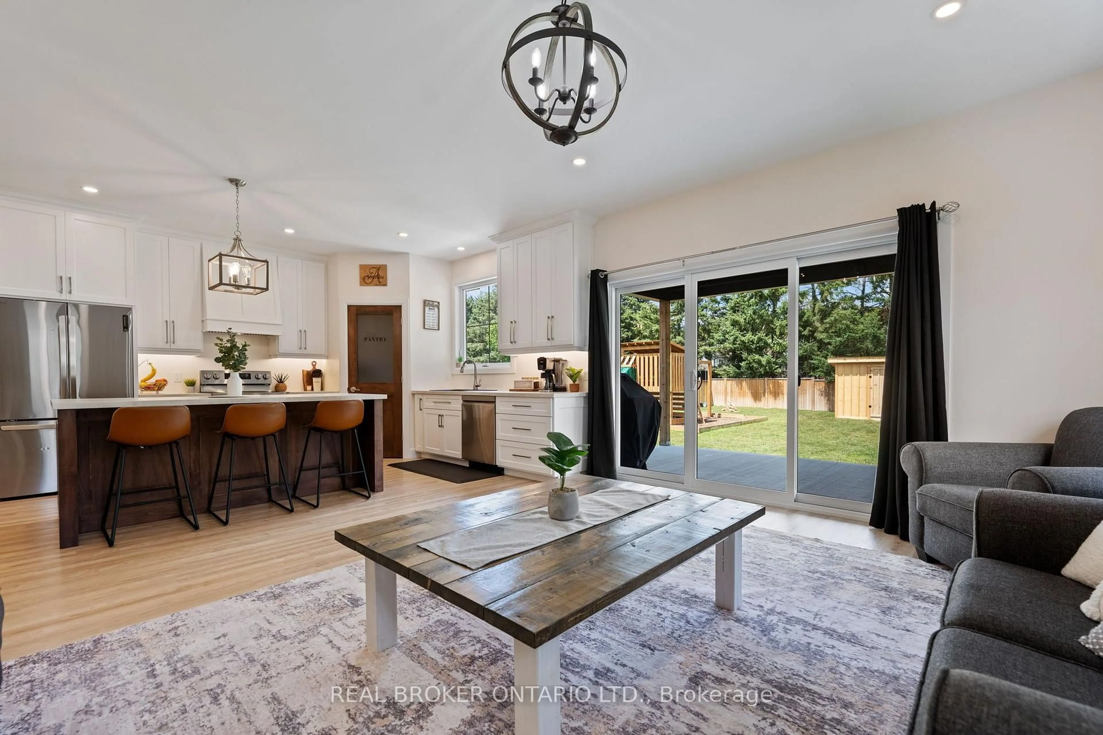 Open concept kitchen, unknown for 1463 Norfolk County Road 21, Norfolk Ontario N4B 2W4