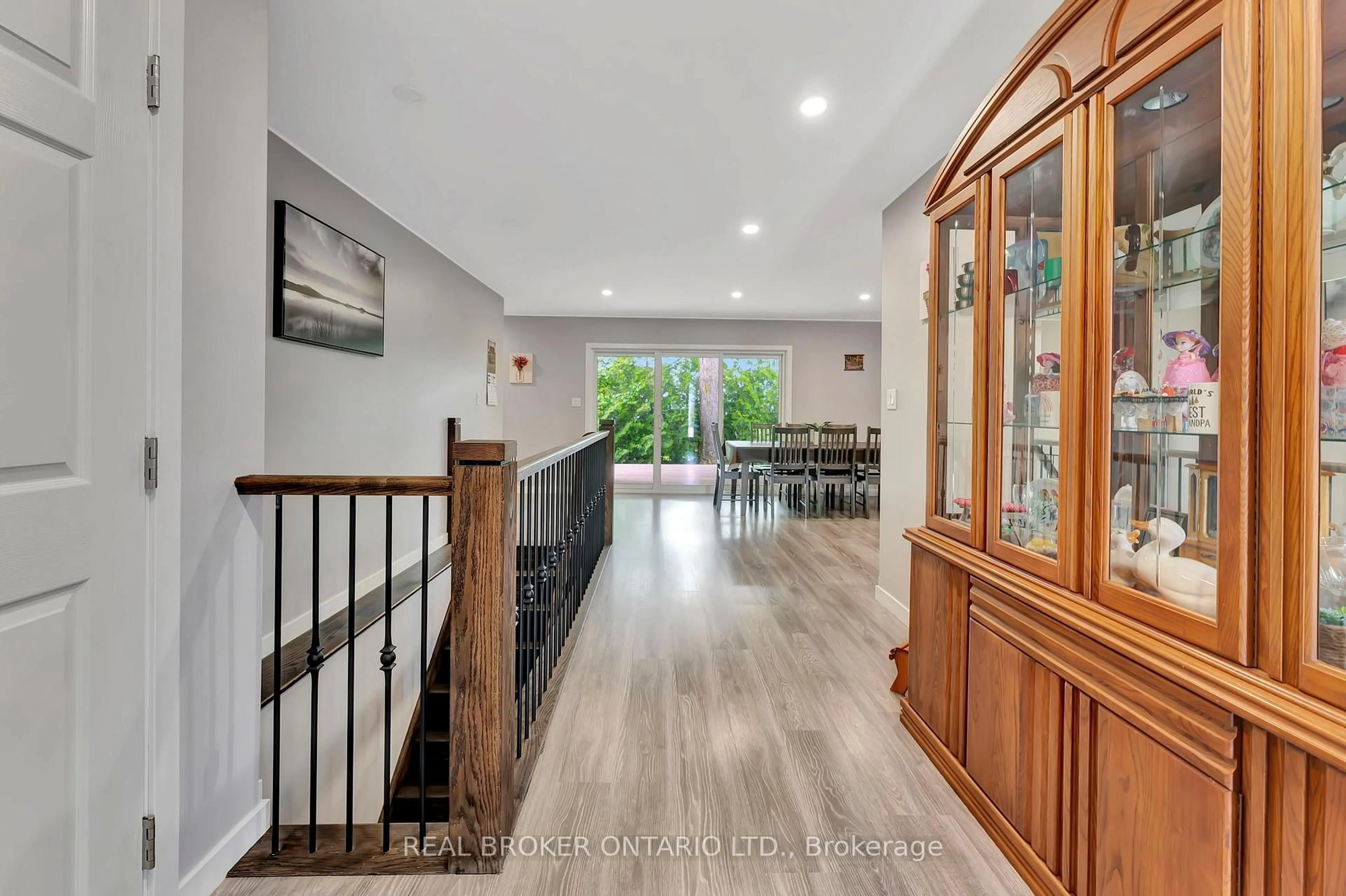 Indoor foyer for 12 Albert St, Norfolk Ontario N5V 2L8