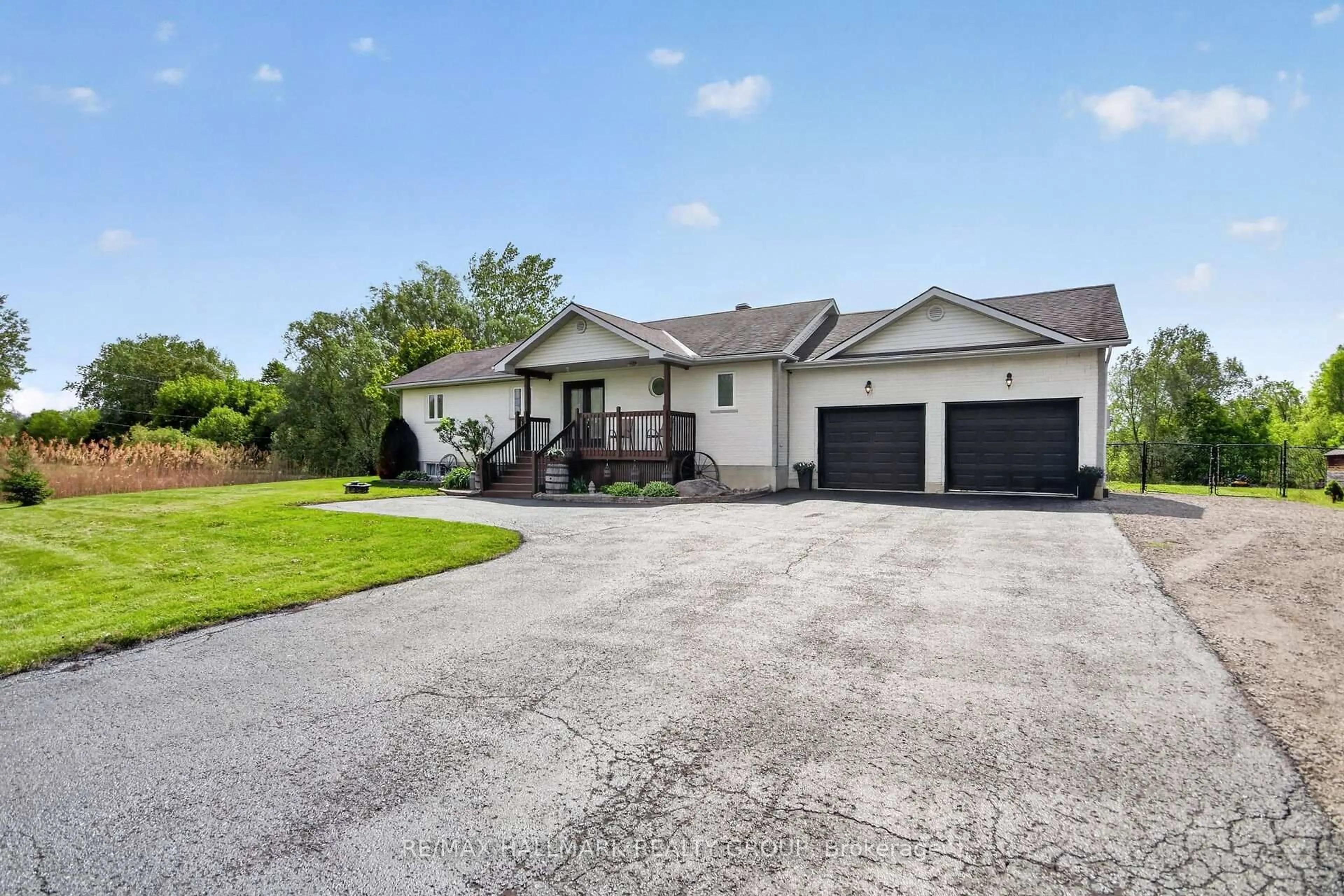 A pic from outside/outdoor area/front of a property/back of a property/a pic from drone, water/lake/river/ocean view for 7414 Dawn Tara Dr, Ottawa Ontario K4P 1P4