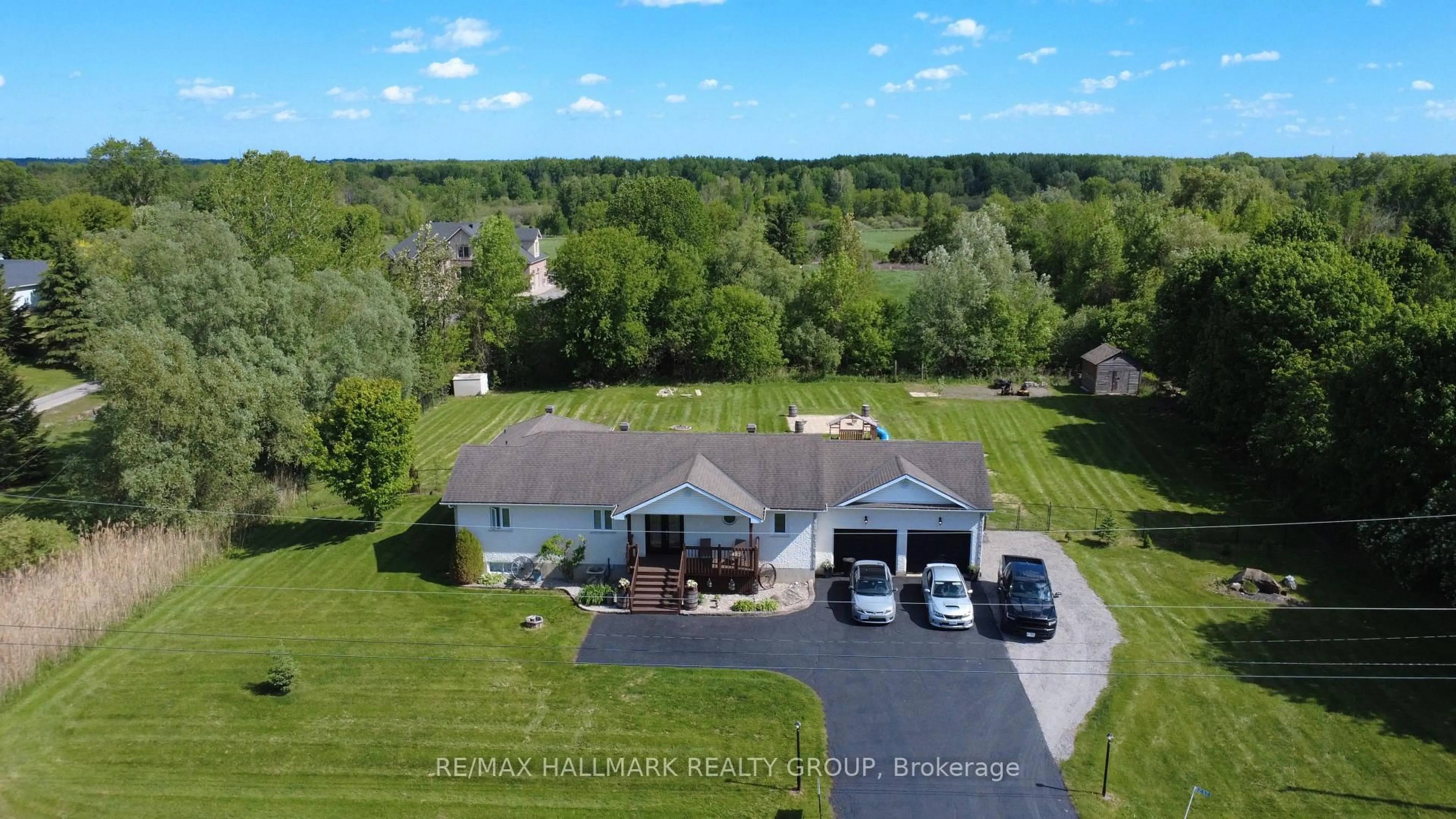 A pic from outside/outdoor area/front of a property/back of a property/a pic from drone, water/lake/river/ocean view for 7414 Dawn Tara Dr, Ottawa Ontario K4P 1P4