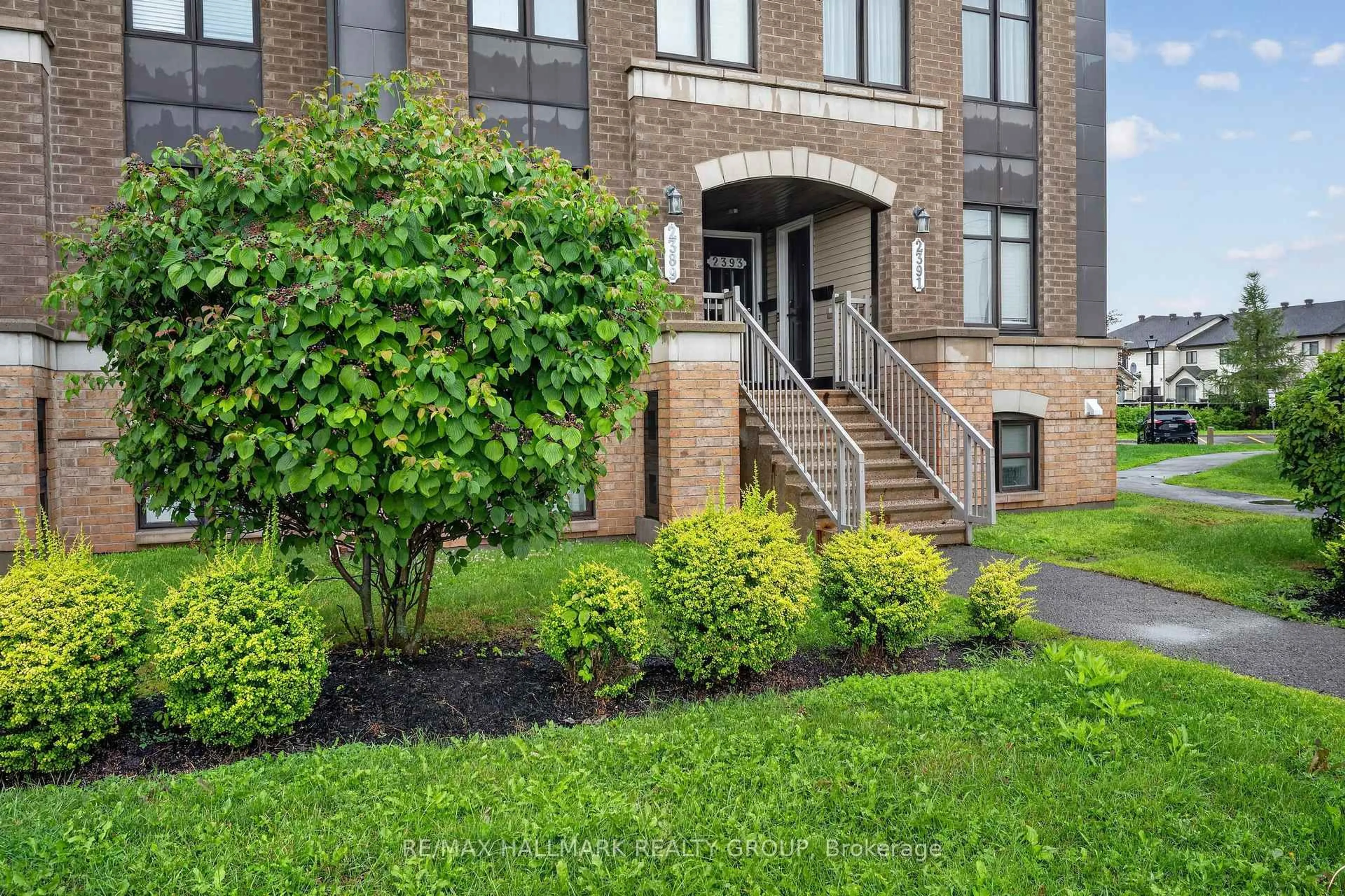 Home with brick exterior material, street for 2387 Esprit Dr, Ottawa Ontario K4A 0T4