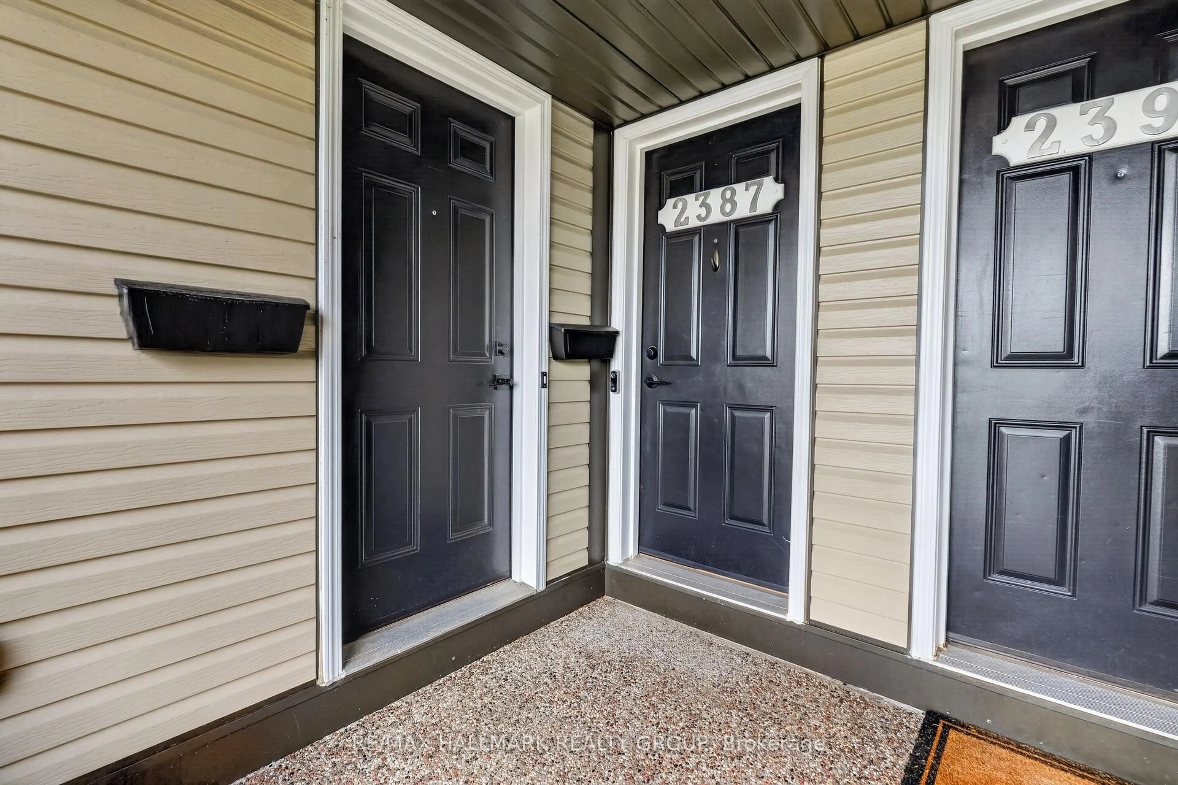 Indoor entryway for 2387 Esprit Dr, Ottawa Ontario K4A 0T4