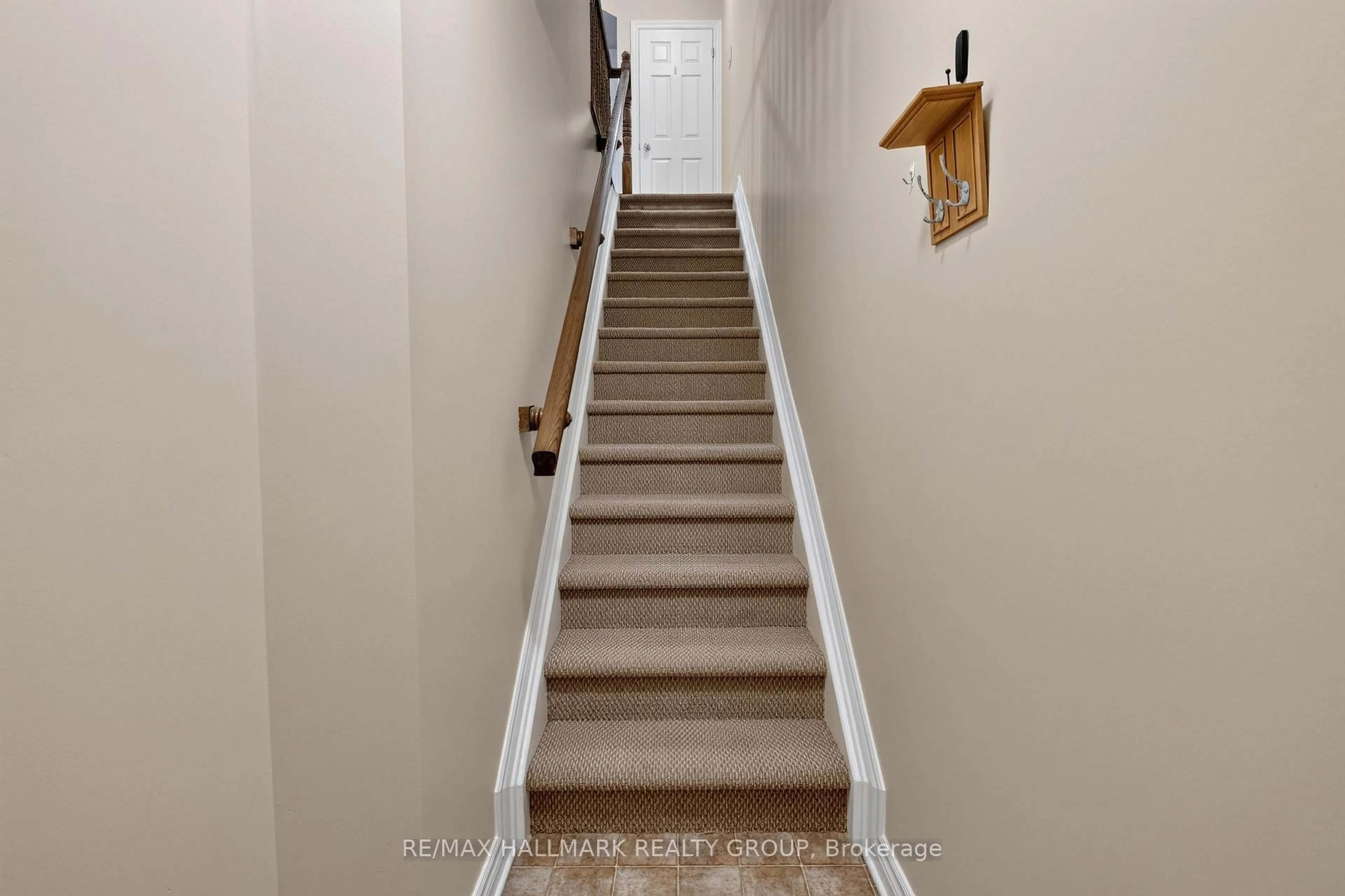 Stairs for 2387 Esprit Dr, Ottawa Ontario K4A 0T4