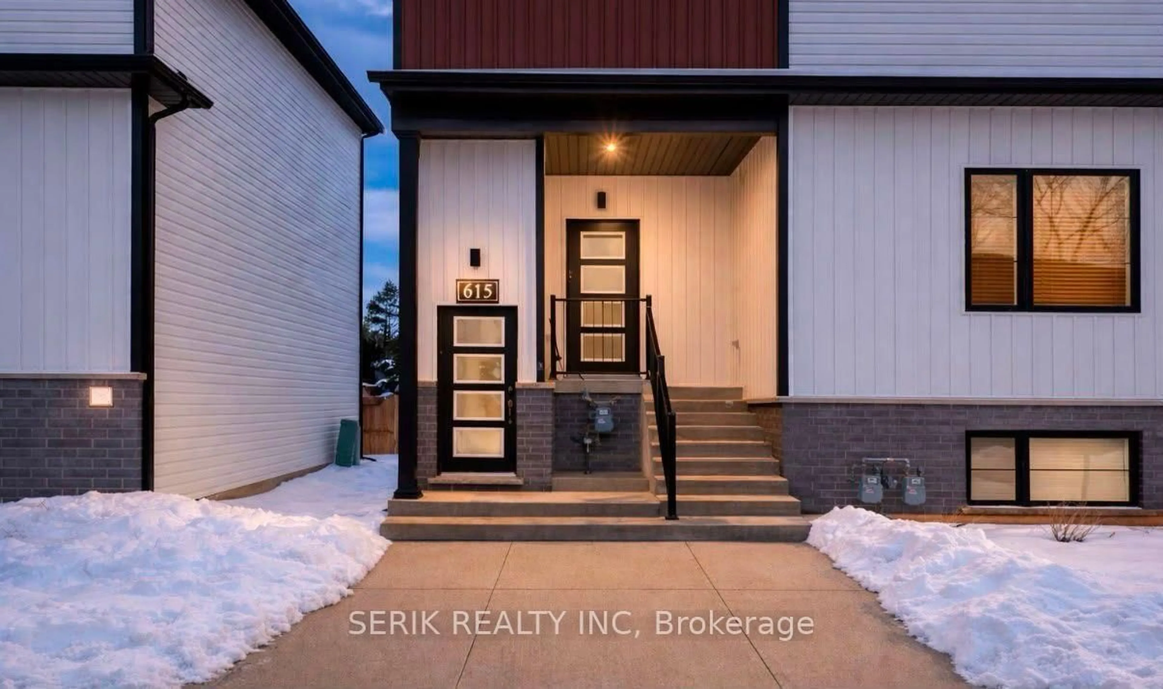 Indoor entryway for 4263 Fourth Ave #615, Niagara Falls Ontario L2E 0C2