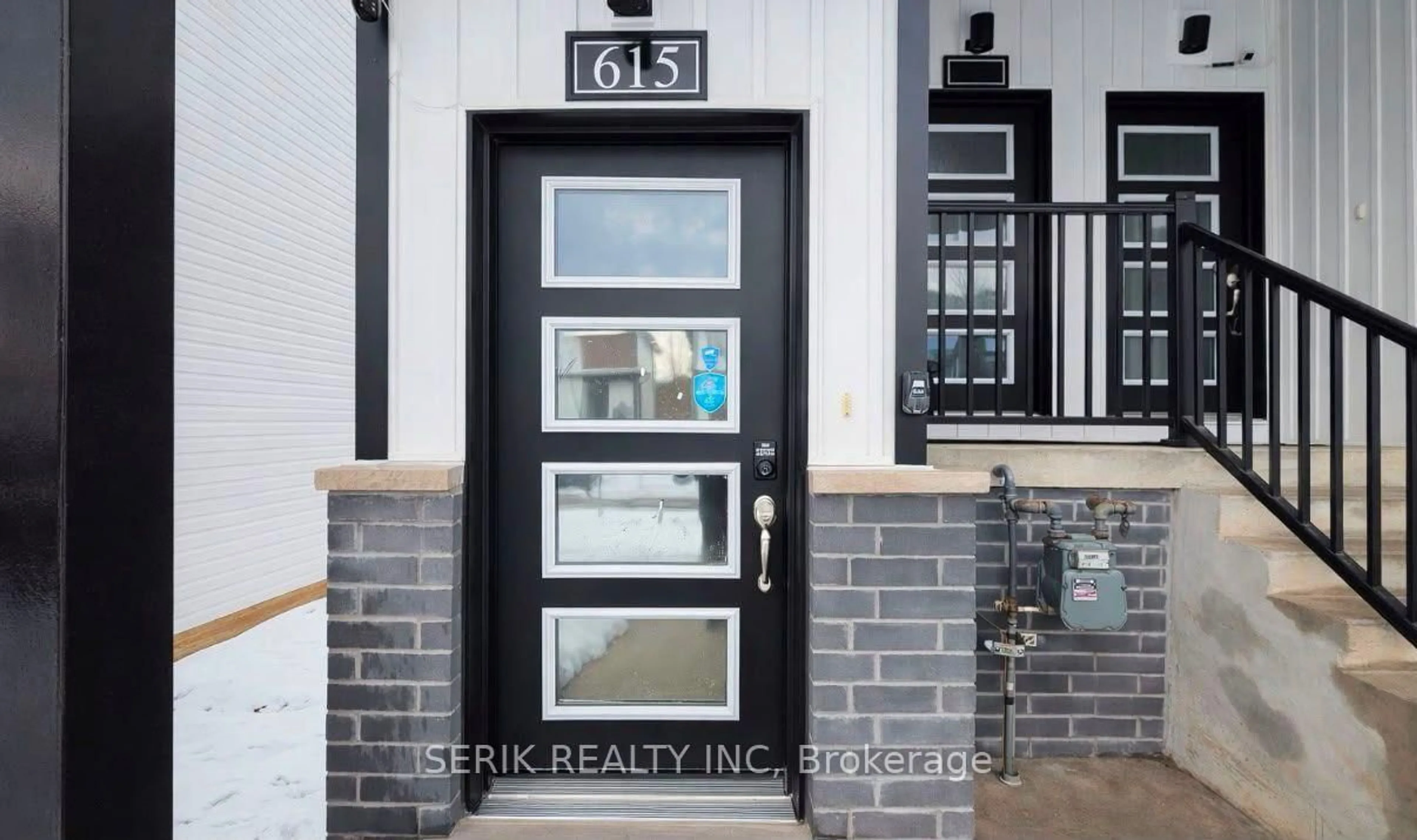 Indoor entryway for 4263 Fourth Ave #615, Niagara Falls Ontario L2E 0C2