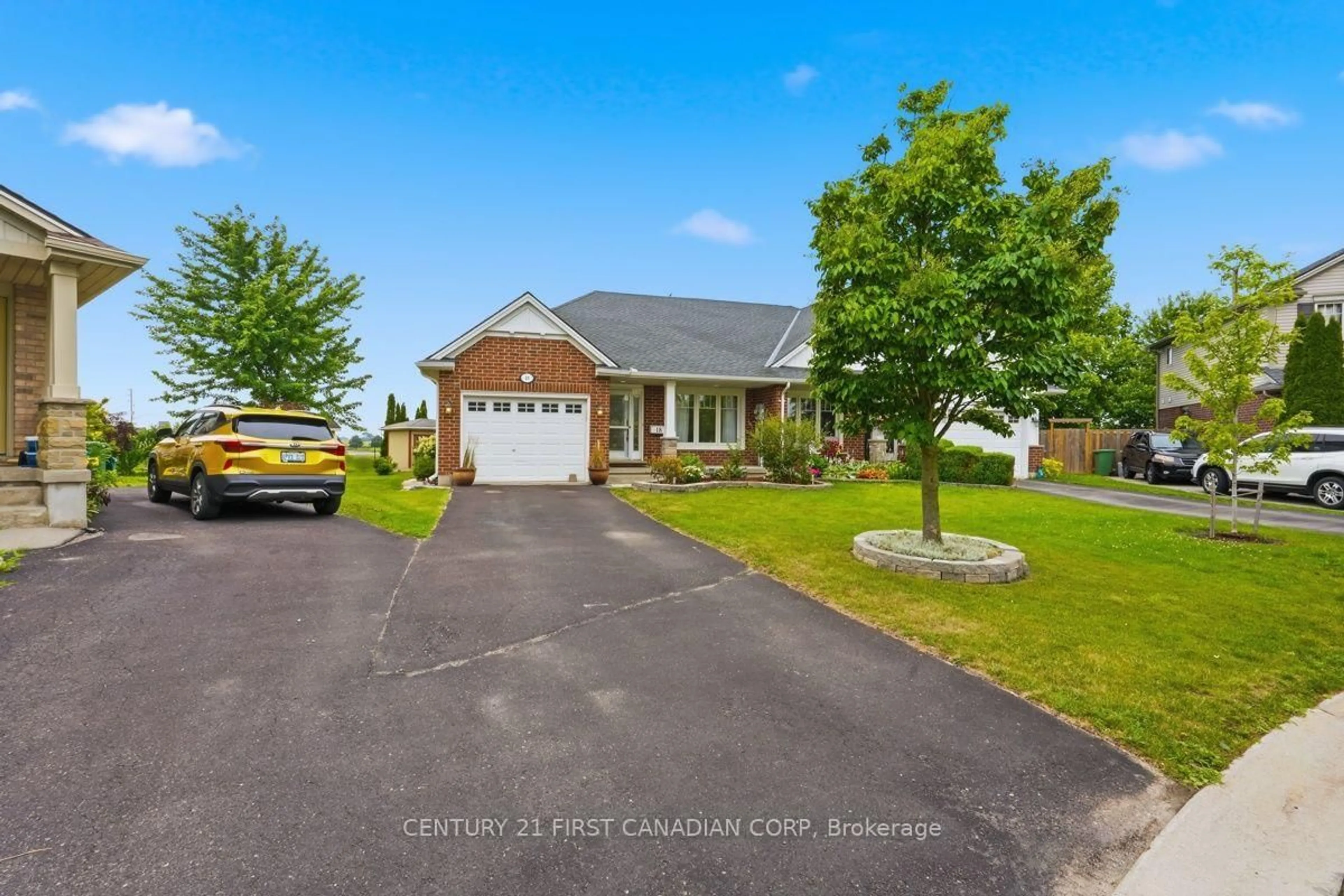 A pic from outside/outdoor area/front of a property/back of a property/a pic from drone, street for 18 Coleman Crt, St. Thomas Ontario N5R 0A5