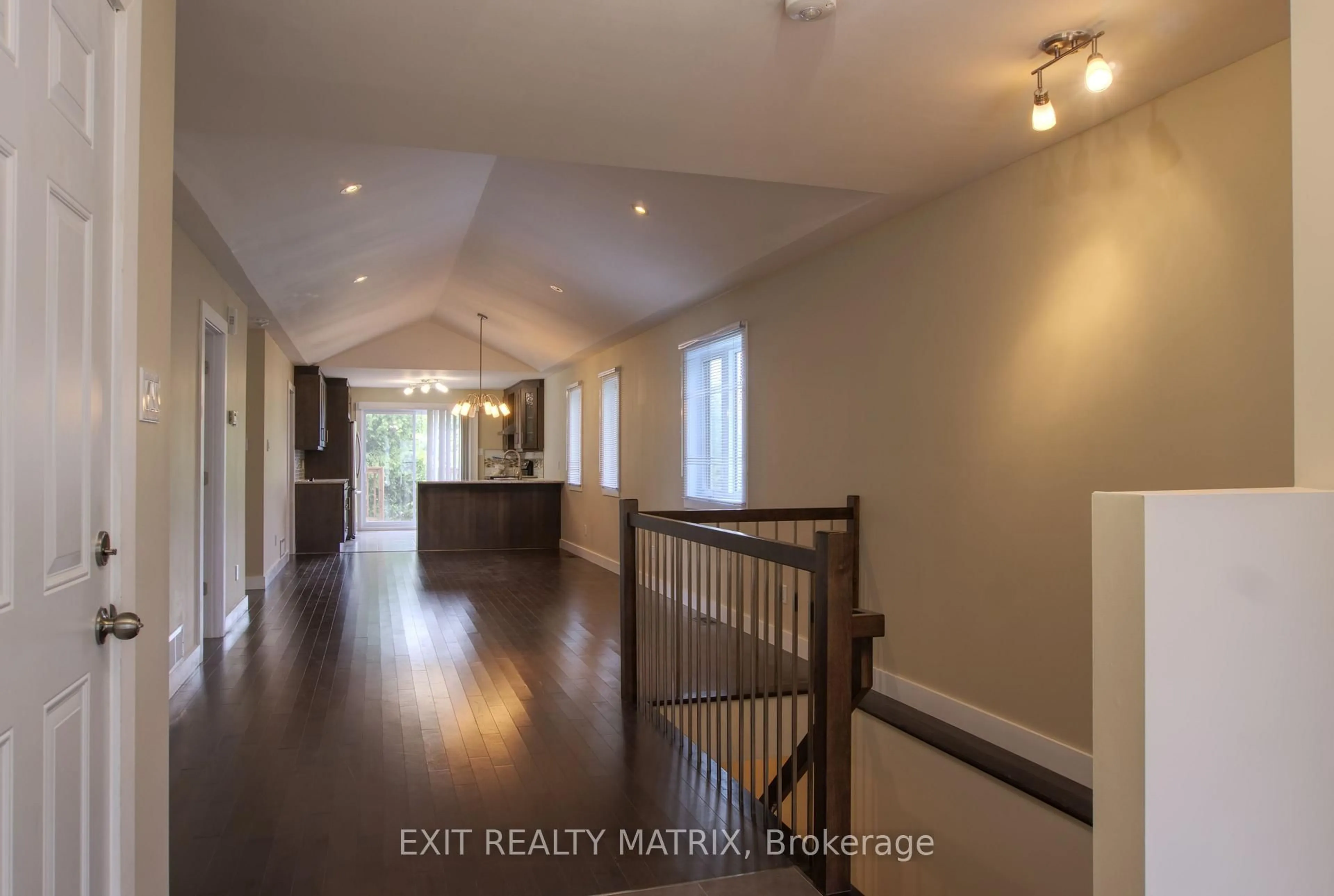 Indoor entryway for 1557 Belcourt Blvd, Orleans Ontario K1C 1M3