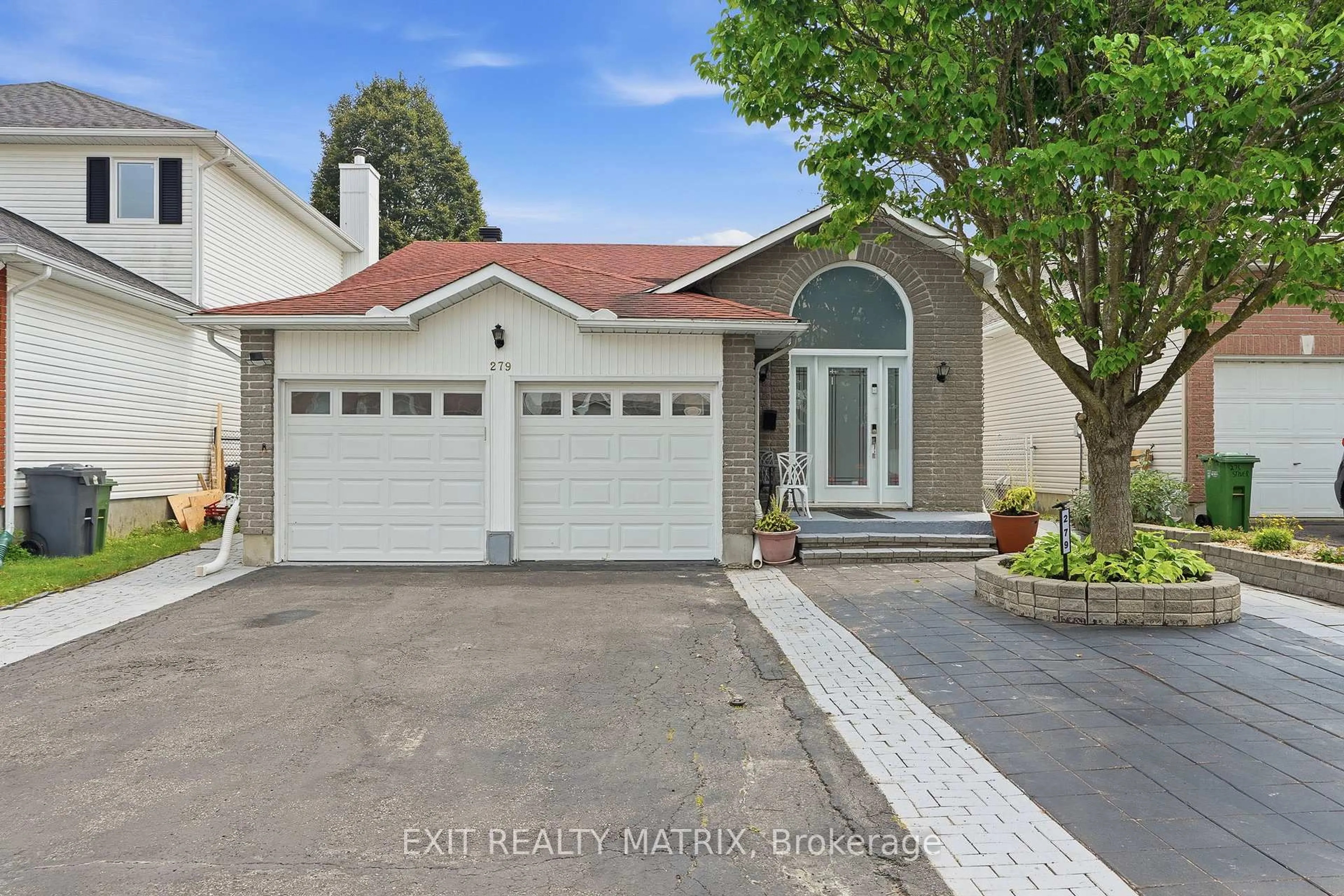 Home with vinyl exterior material, street for 279 Stiver St, Russell Ontario K4R 1G8