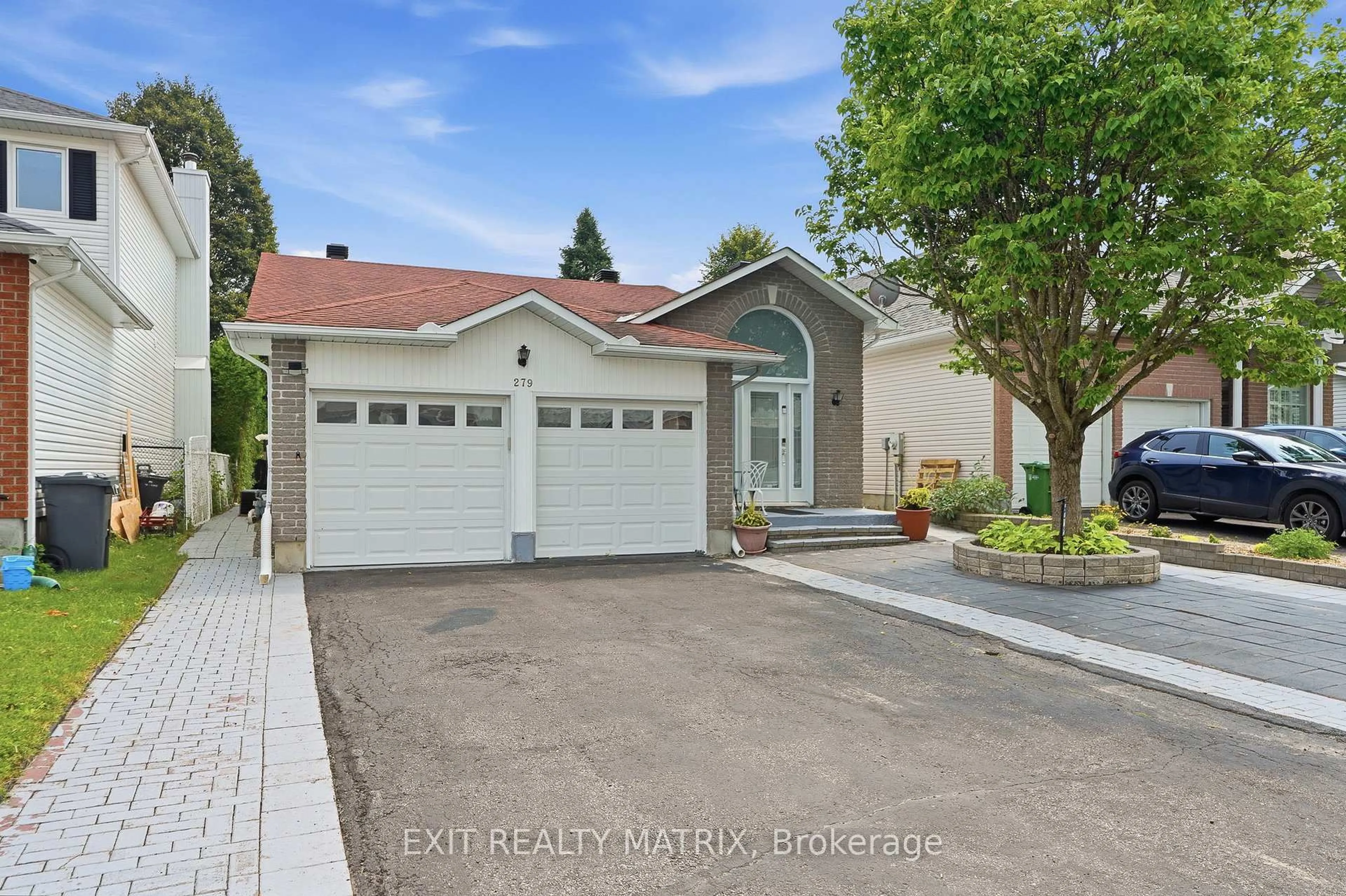 Home with vinyl exterior material, street for 279 Stiver St, Russell Ontario K4R 1G8