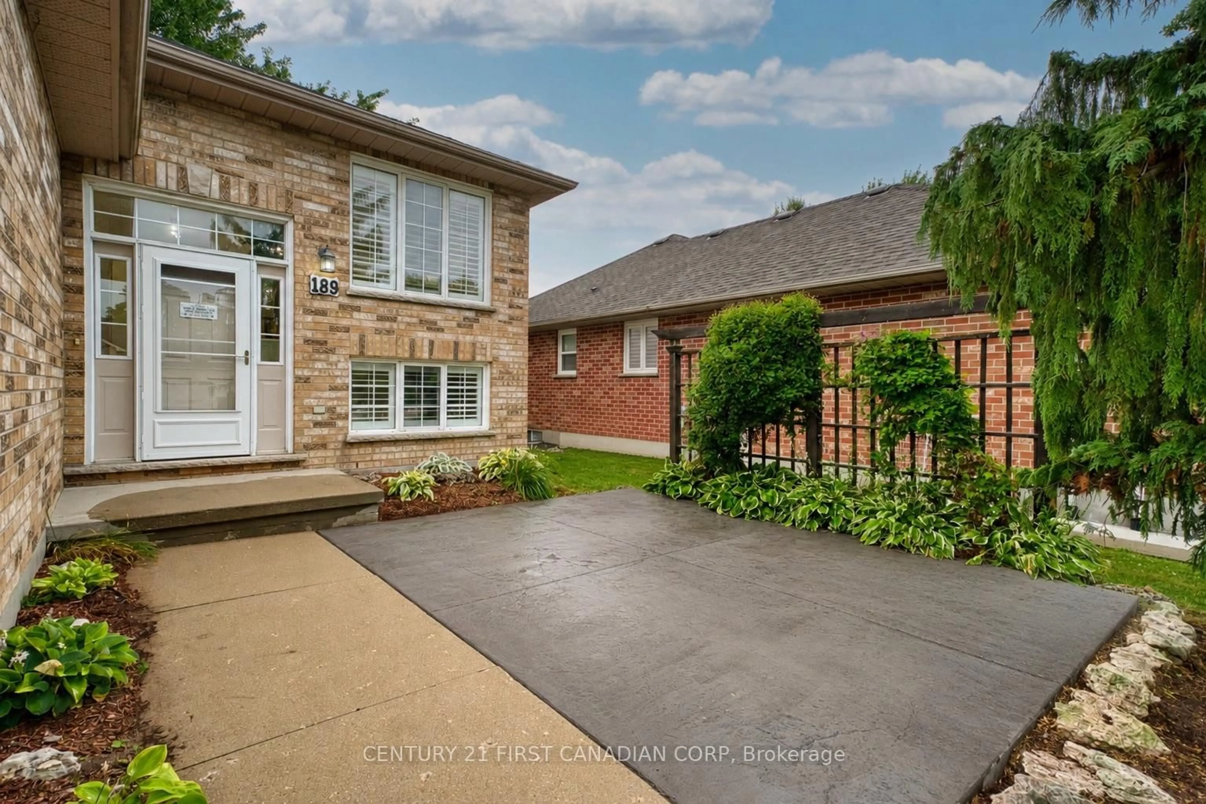 Home with brick exterior material, street for 189 GIBSON Cres, Lucan Biddulph Ontario N0M 2J0