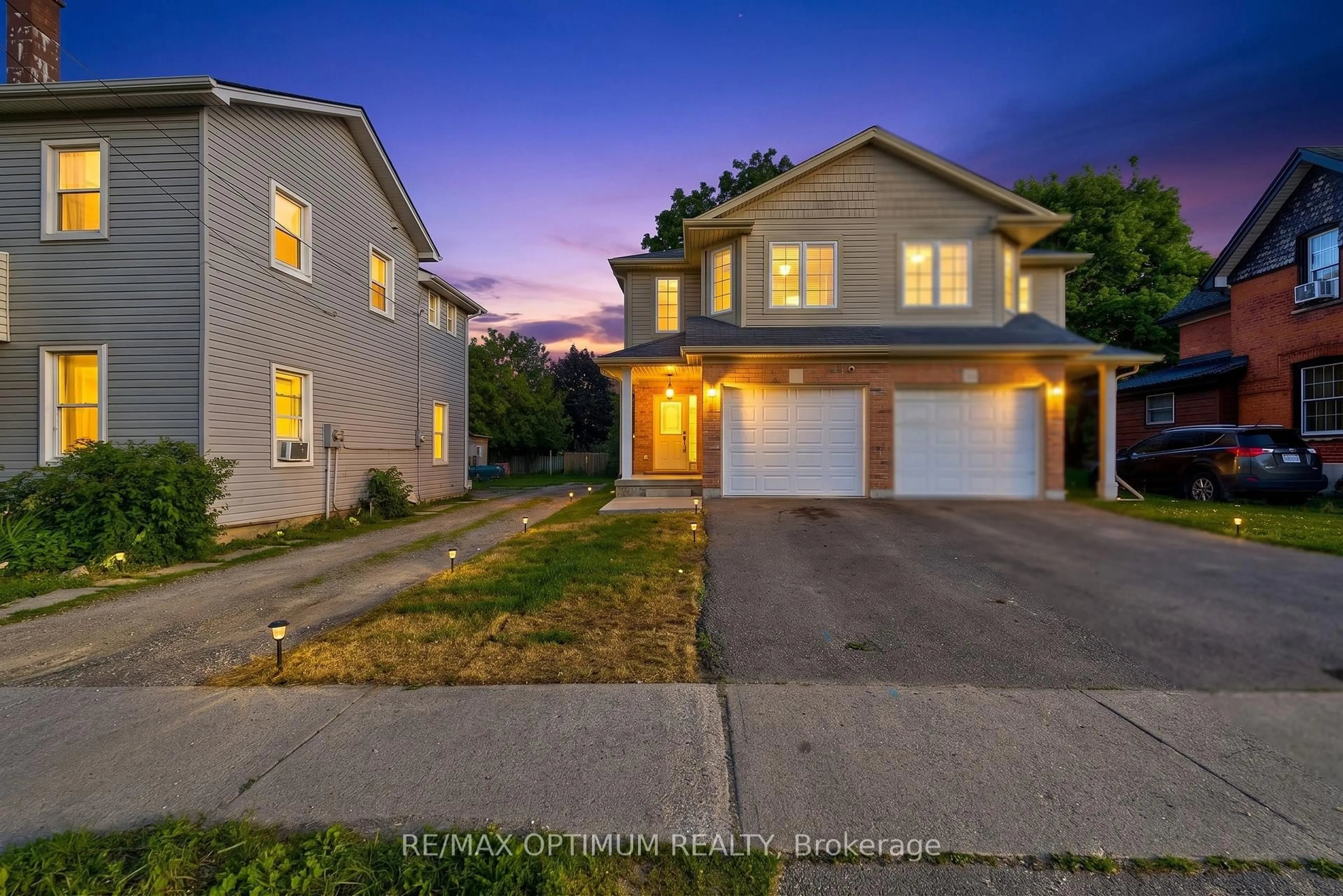 A pic from outside/outdoor area/front of a property/back of a property/a pic from drone, street for 345 Dalhousie St, Brantford Ontario N3S 3V9