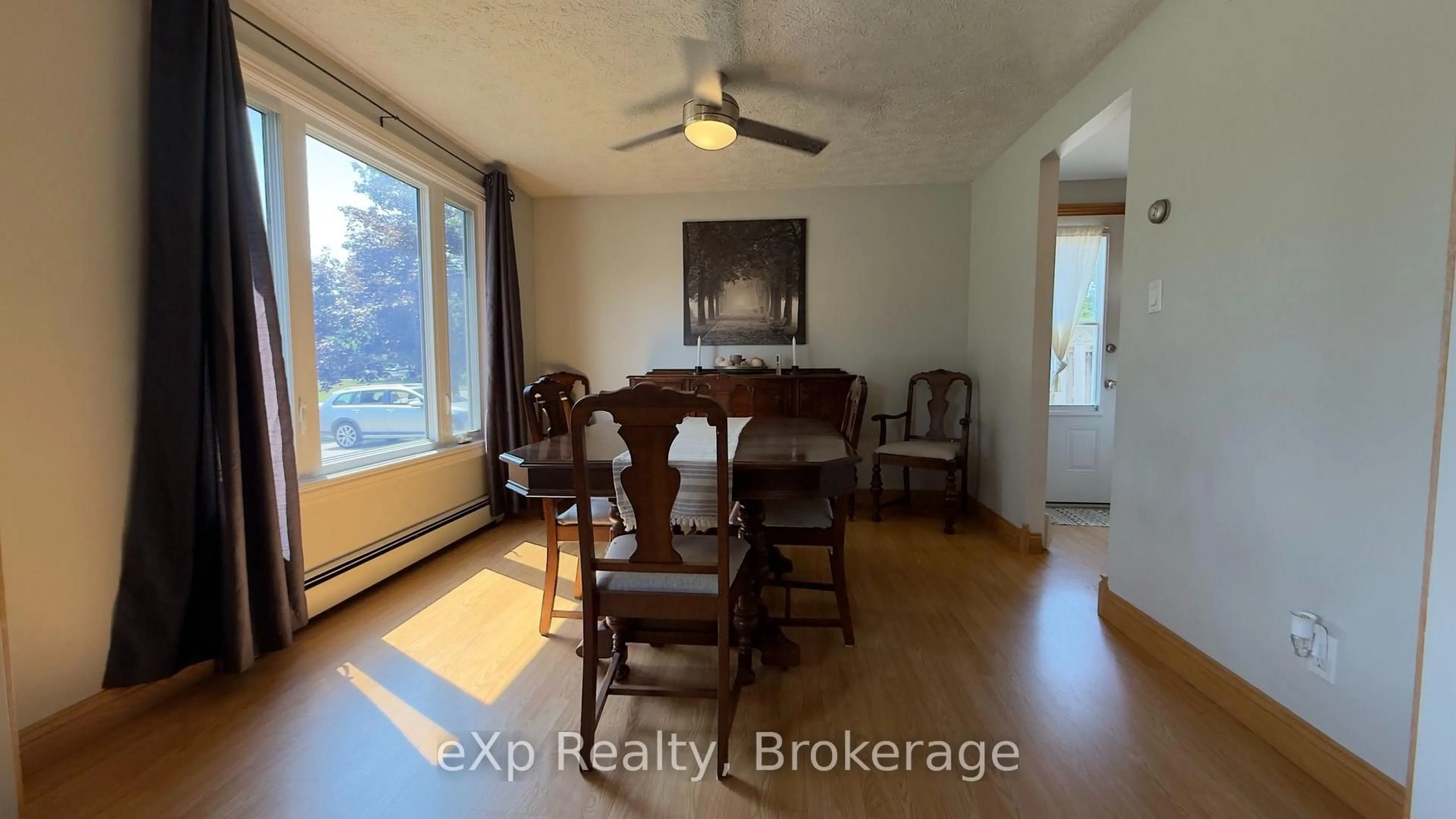 Dining room, wood/laminate floor for 403 Highland Dr, Kincardine Ontario N2Z 1X3