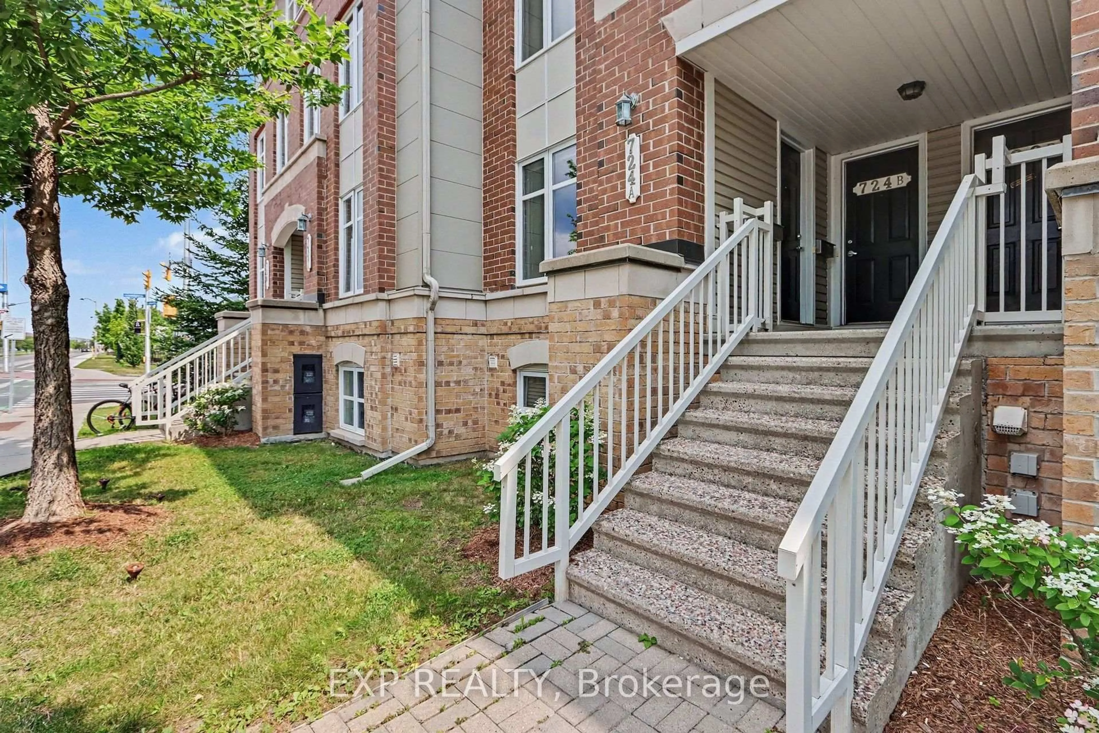Unknown for 724A CHAPMAN MILLS Dr, Ottawa Ontario K2J 3V2