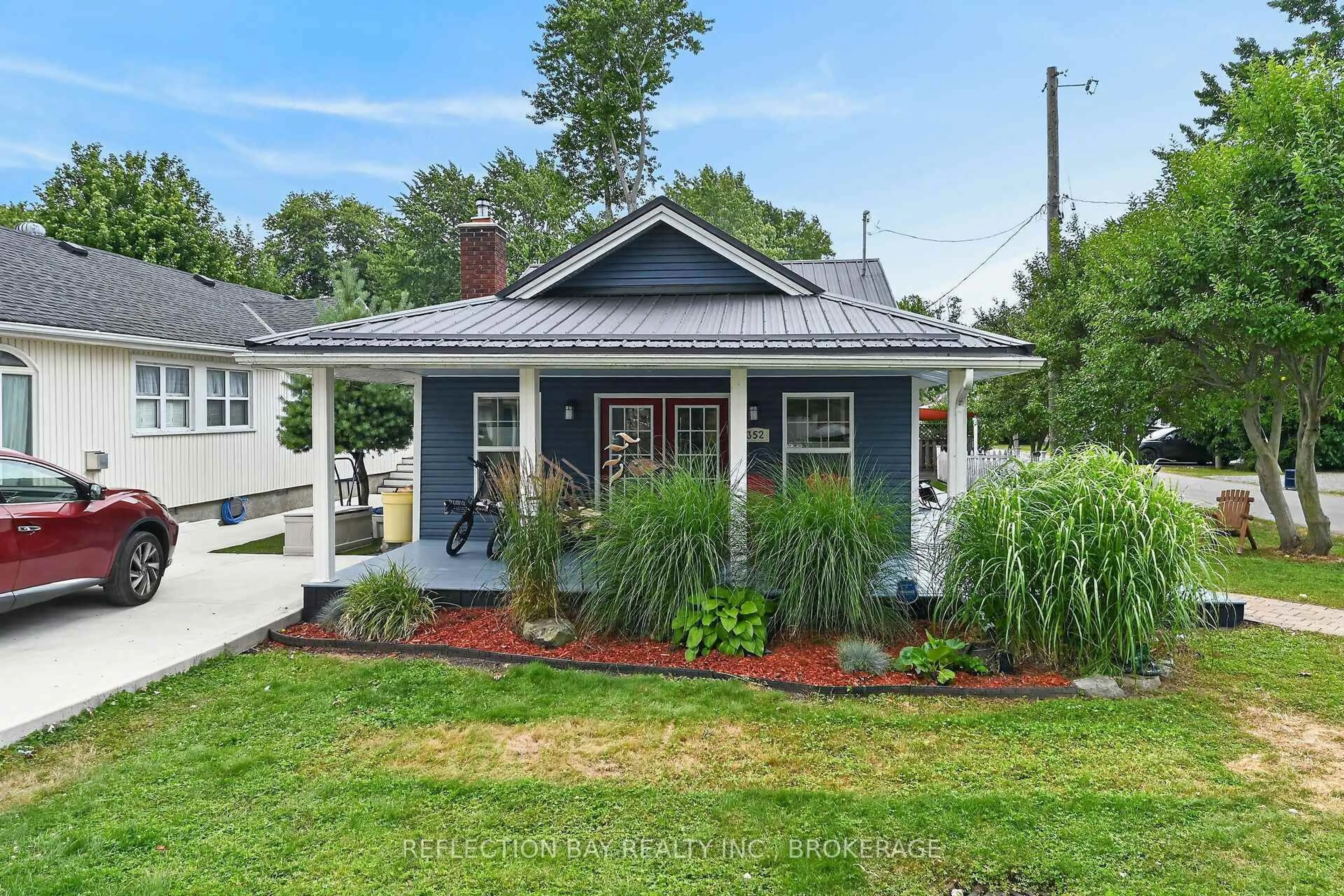 Home with vinyl exterior material, street for 352 Schooley Rd, Fort Erie Ontario L0S 1B0