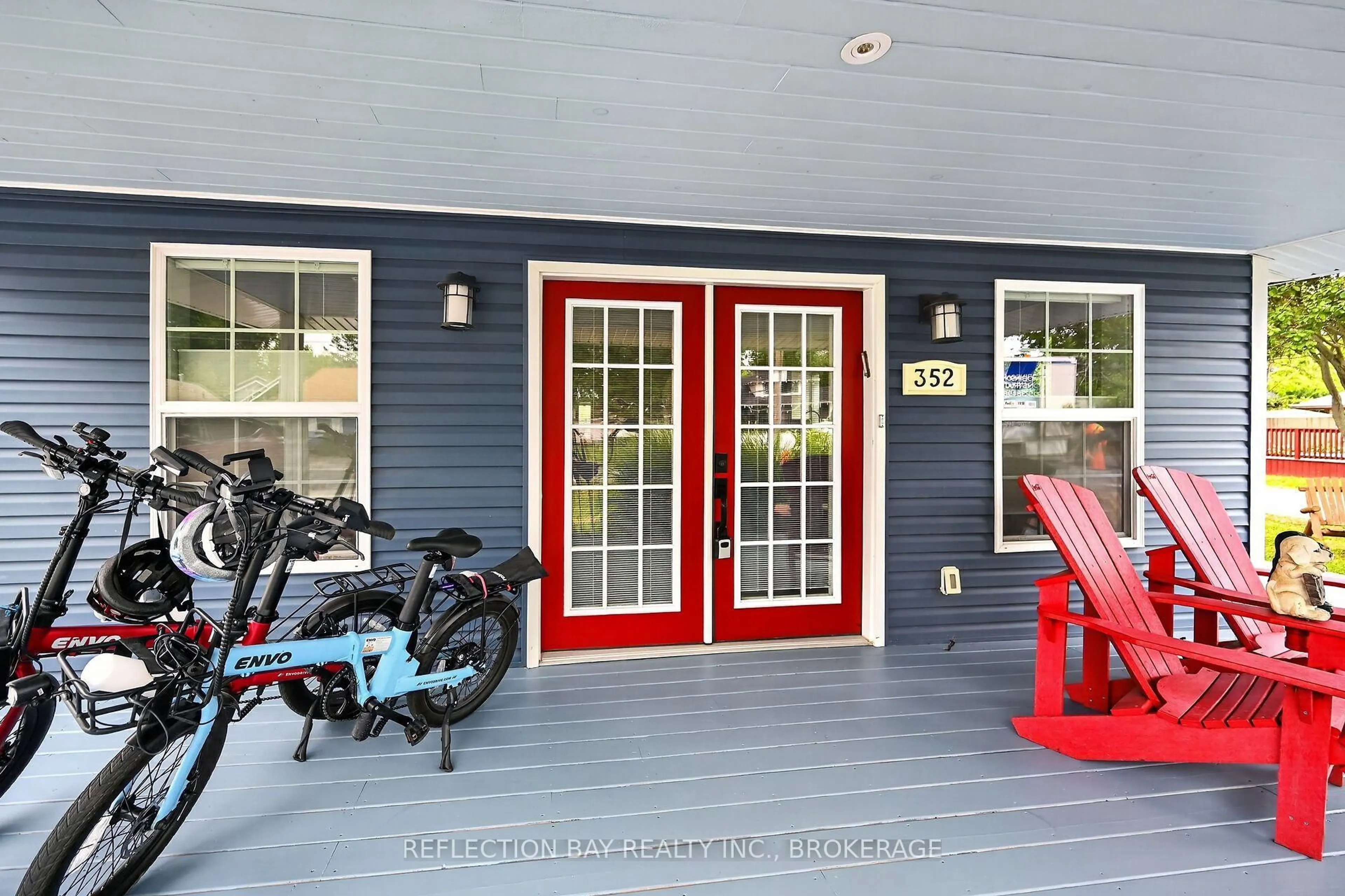Indoor garage for 352 Schooley Rd, Fort Erie Ontario L0S 1B0