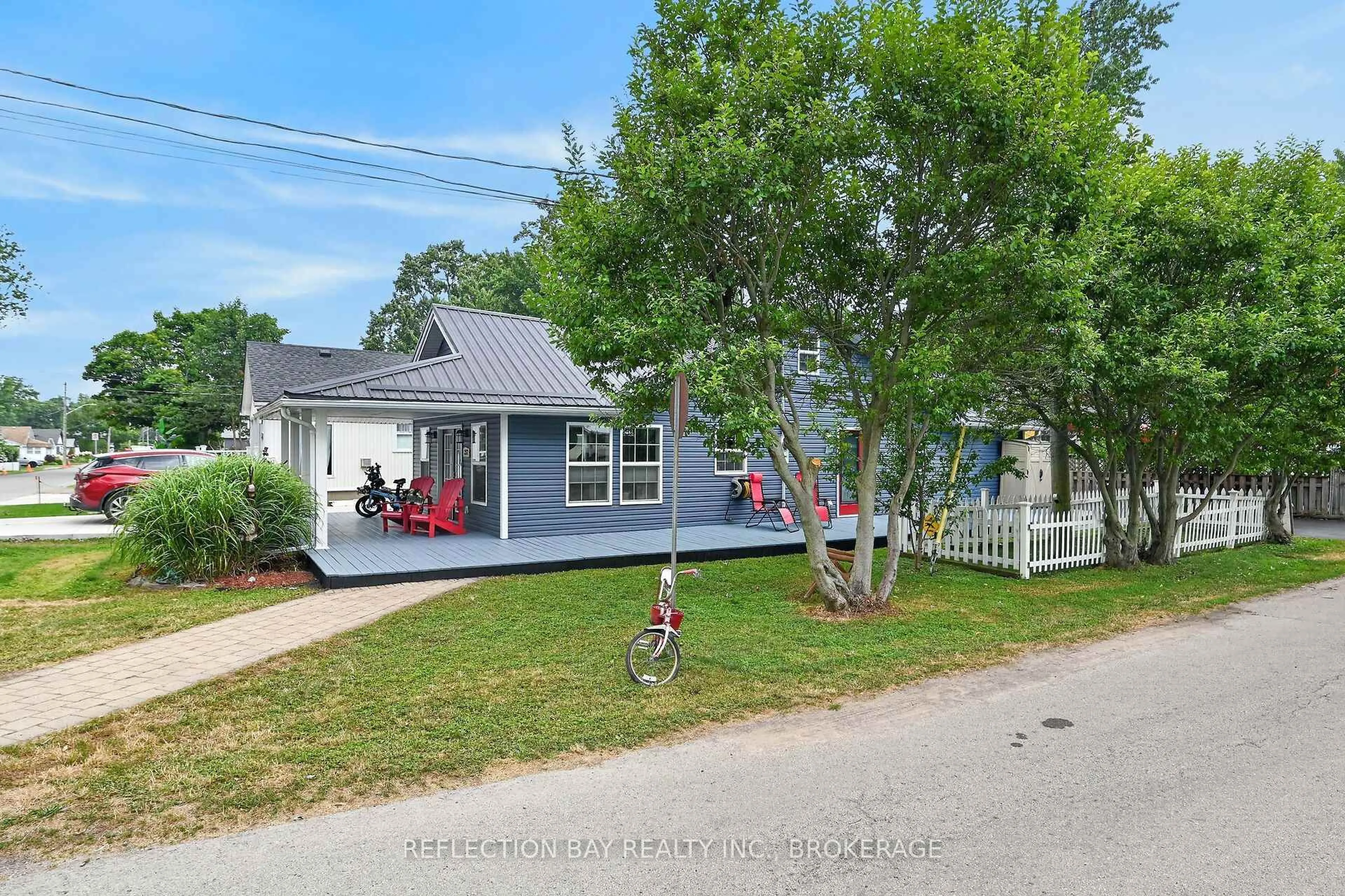 A pic from outside/outdoor area/front of a property/back of a property/a pic from drone, street for 352 Schooley Rd, Fort Erie Ontario L0S 1B0