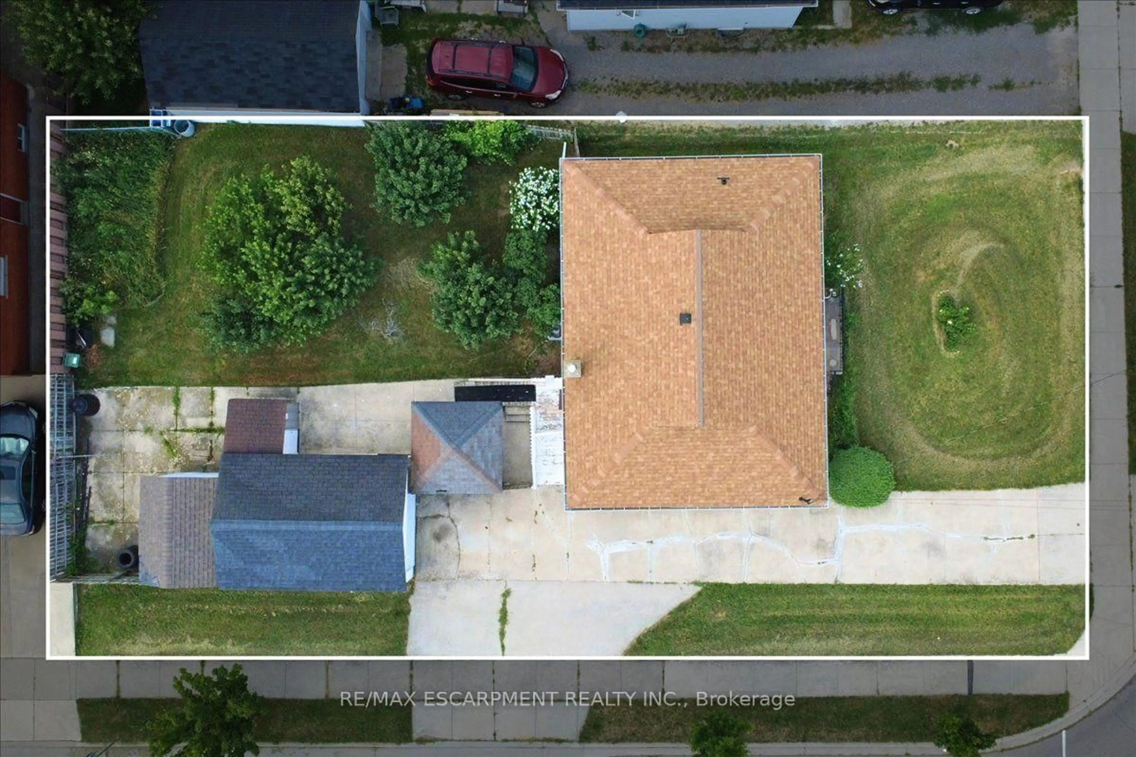 A pic from outside/outdoor area/front of a property/back of a property/a pic from drone, street for 279 Millen Rd, Hamilton Ontario L8E 2H1