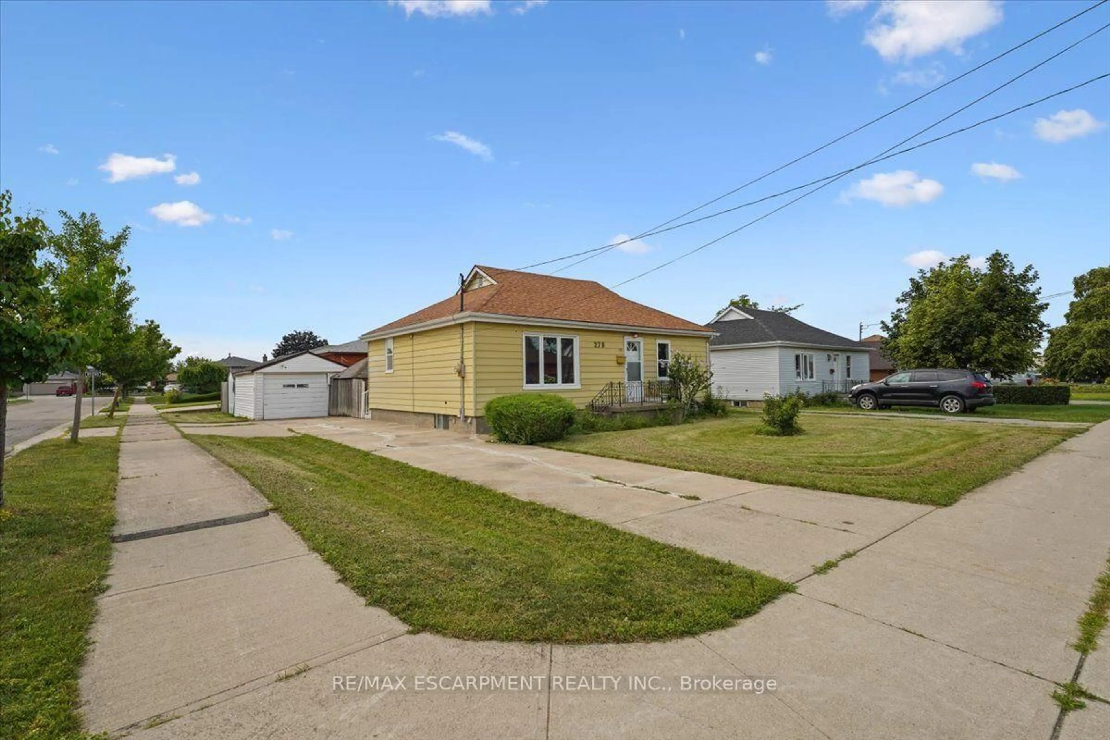A pic from outside/outdoor area/front of a property/back of a property/a pic from drone, street for 279 Millen Rd, Hamilton Ontario L8E 2H1