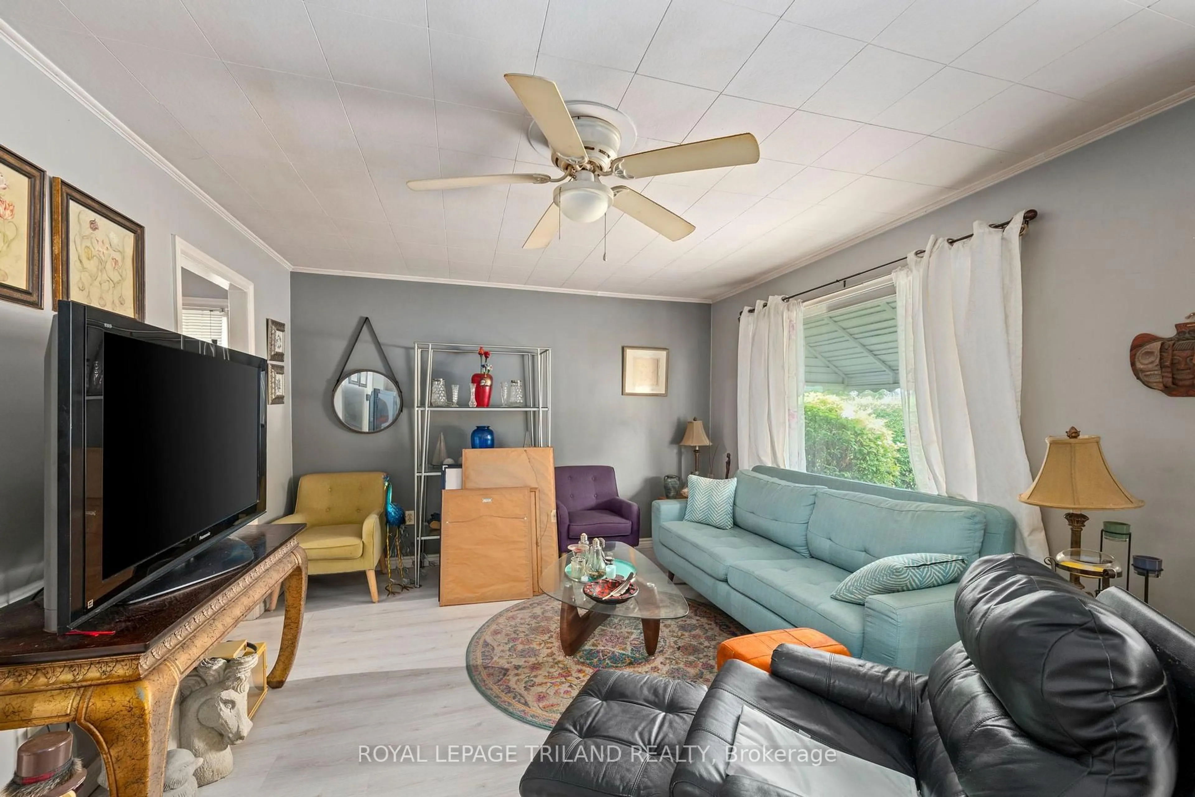 Living room with furniture, unknown for 191 ELGIN St, London East Ontario N5Z 2T9