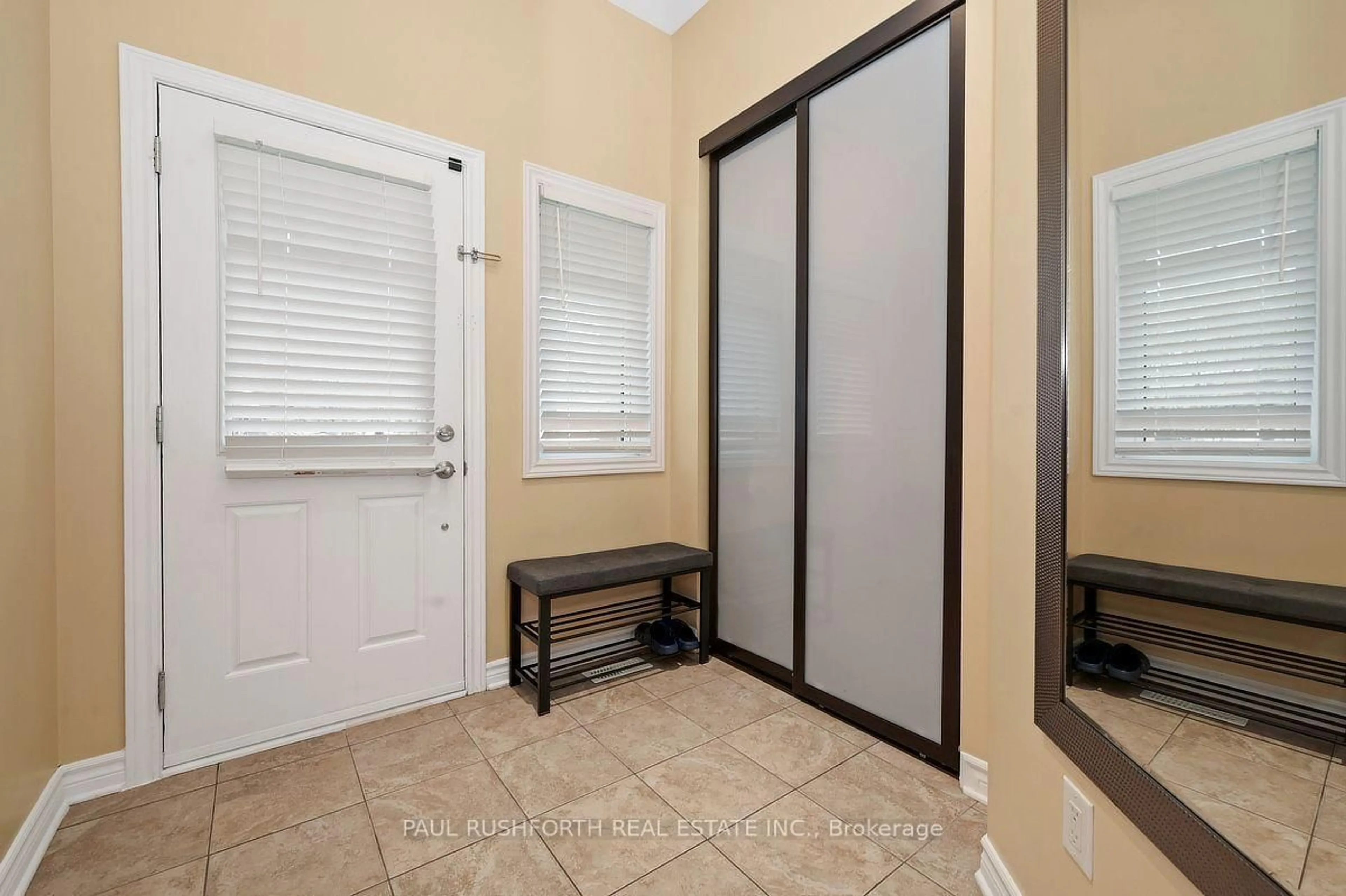 Indoor entryway for 668 Petrichor Cres, Ottawa Ontario K4A 0Y4
