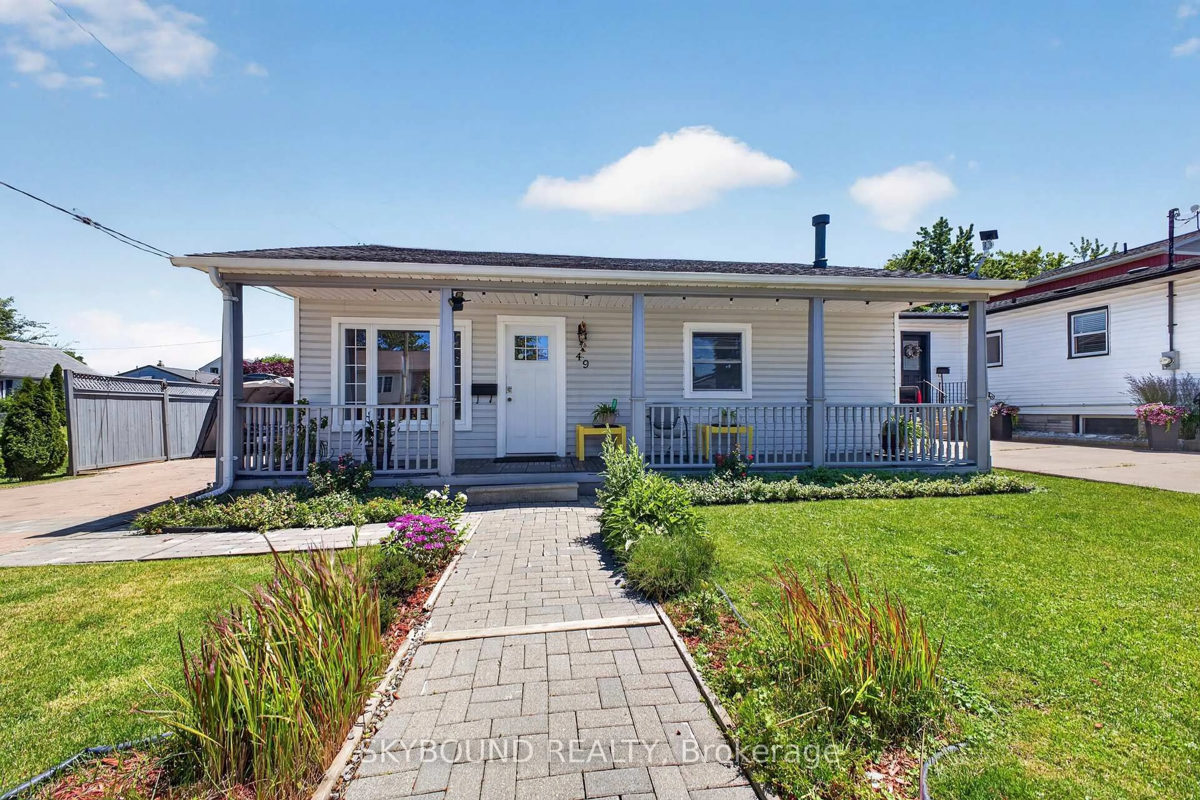 Home with vinyl exterior material, street for 49 Powerview Ave, St. Catharines Ontario L2S 1V6